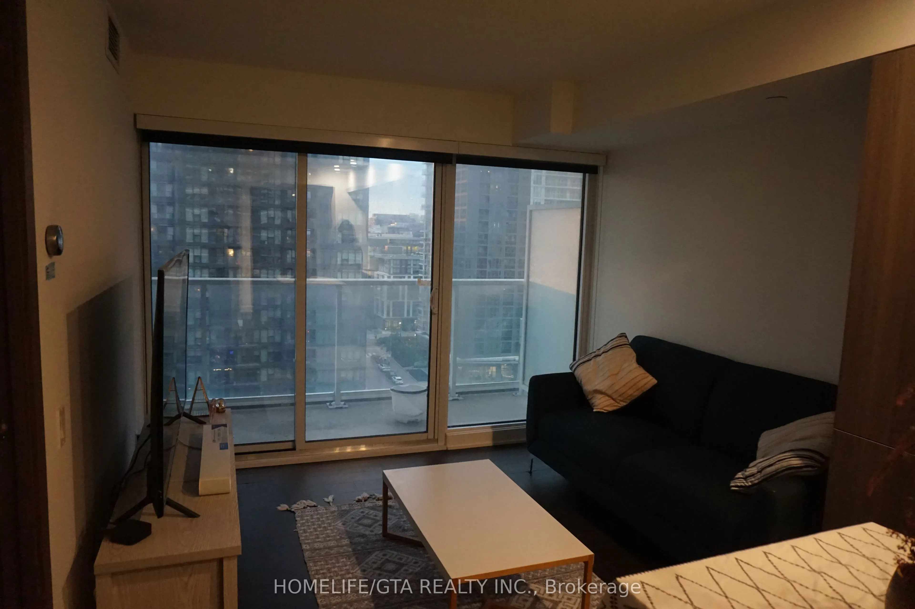17 Bathurst Street, #1507