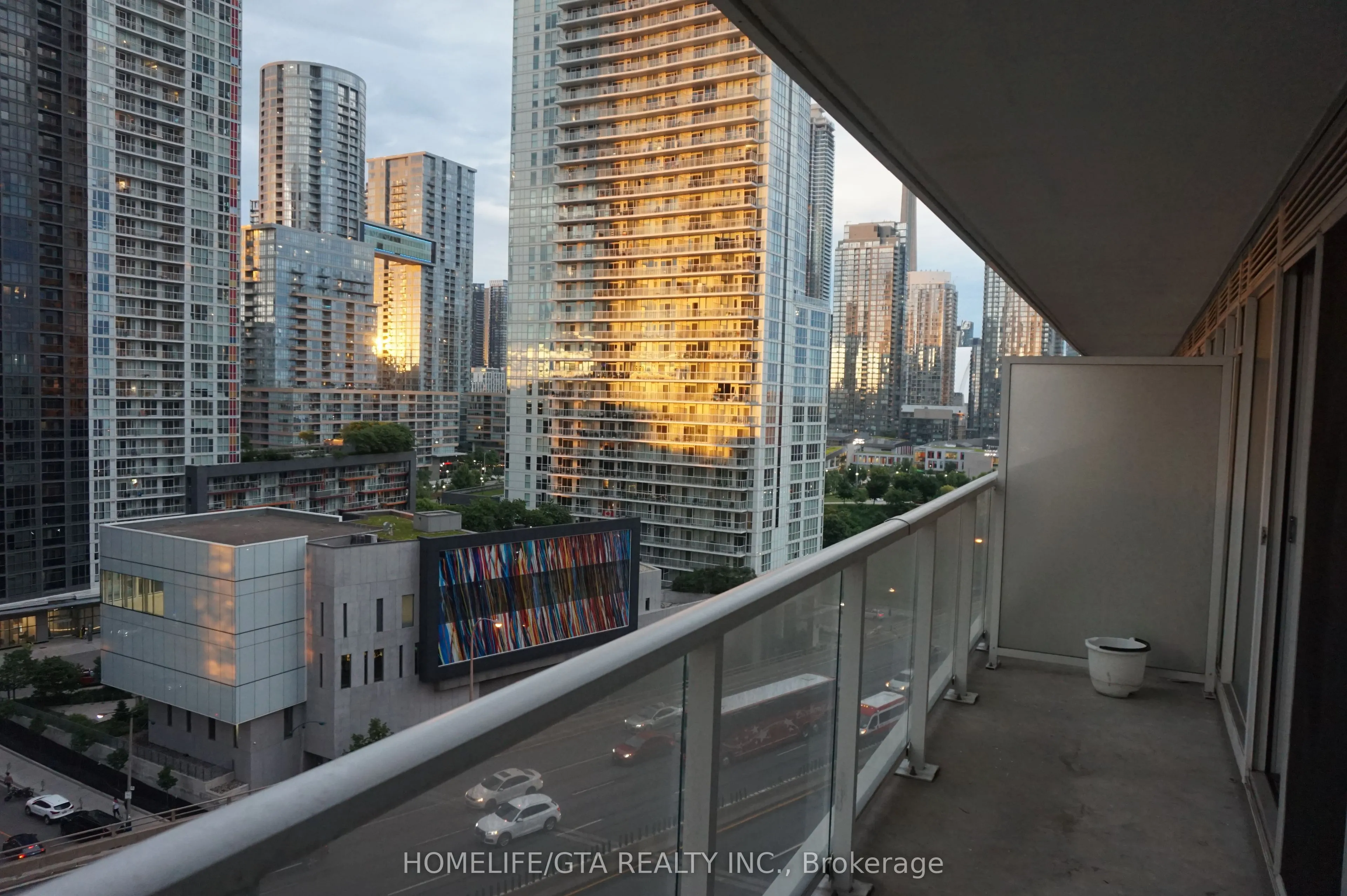 17 Bathurst Street, #1507