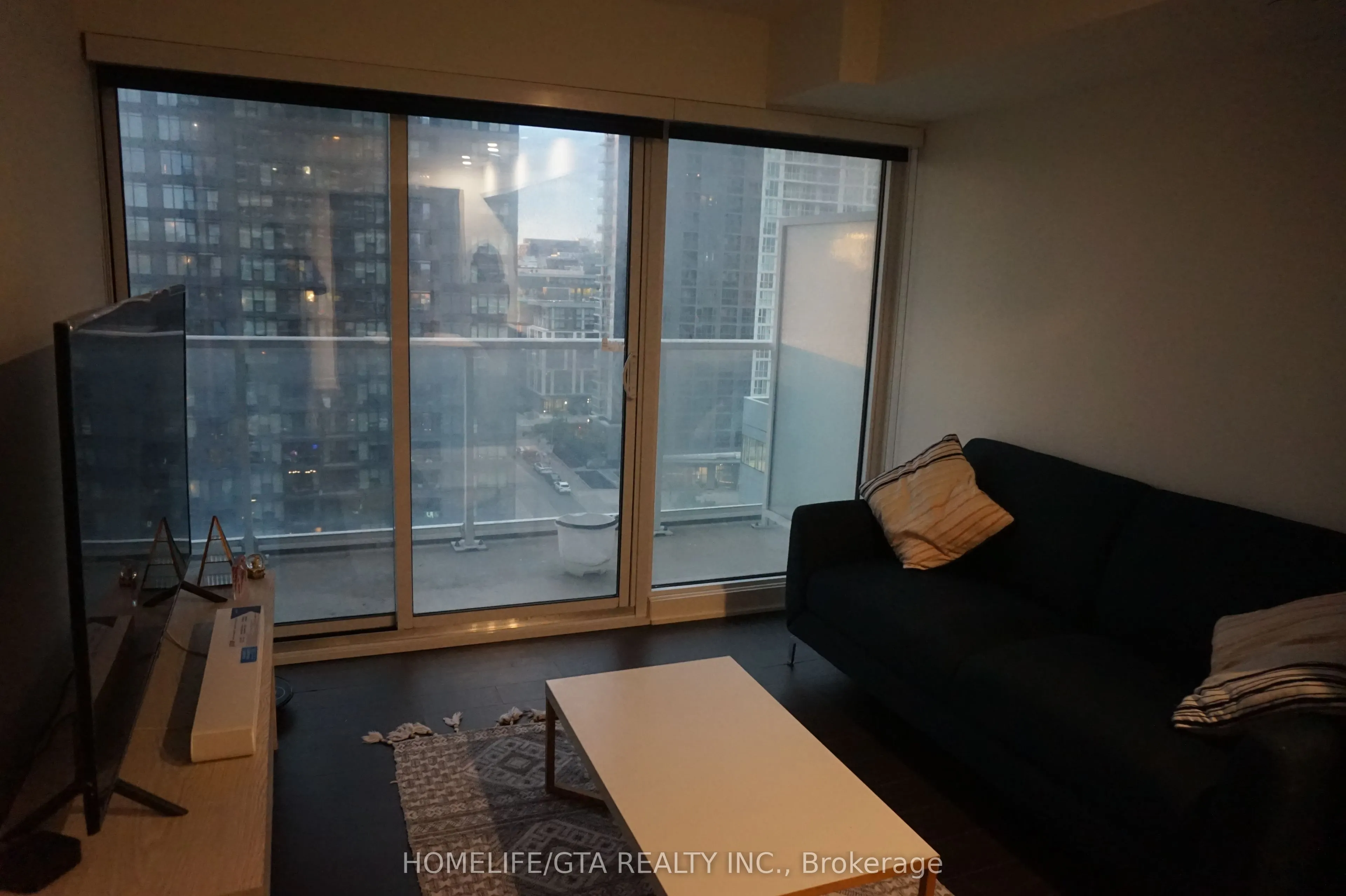 17 Bathurst Street, #1507