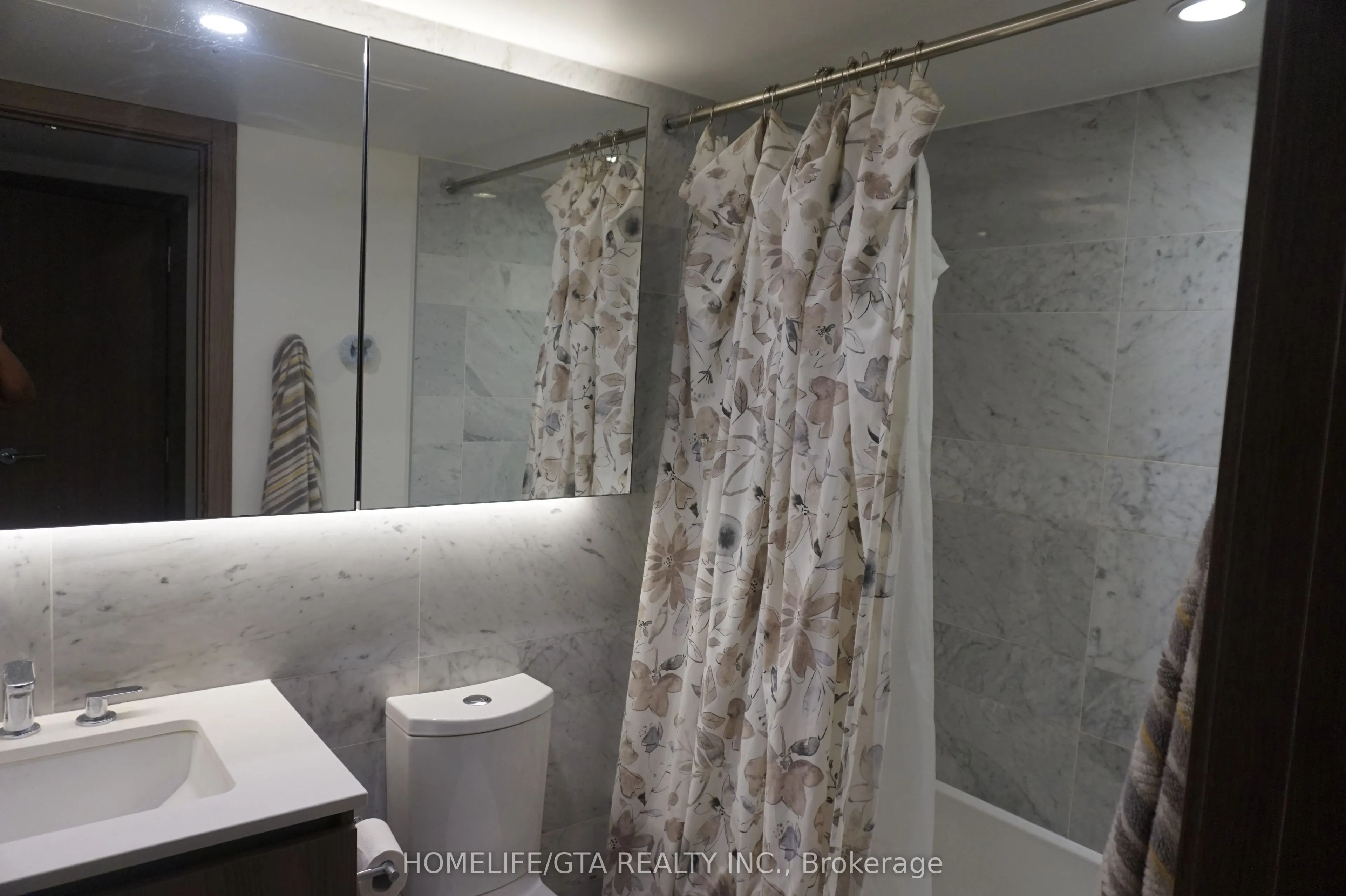 17 Bathurst Street, #1507