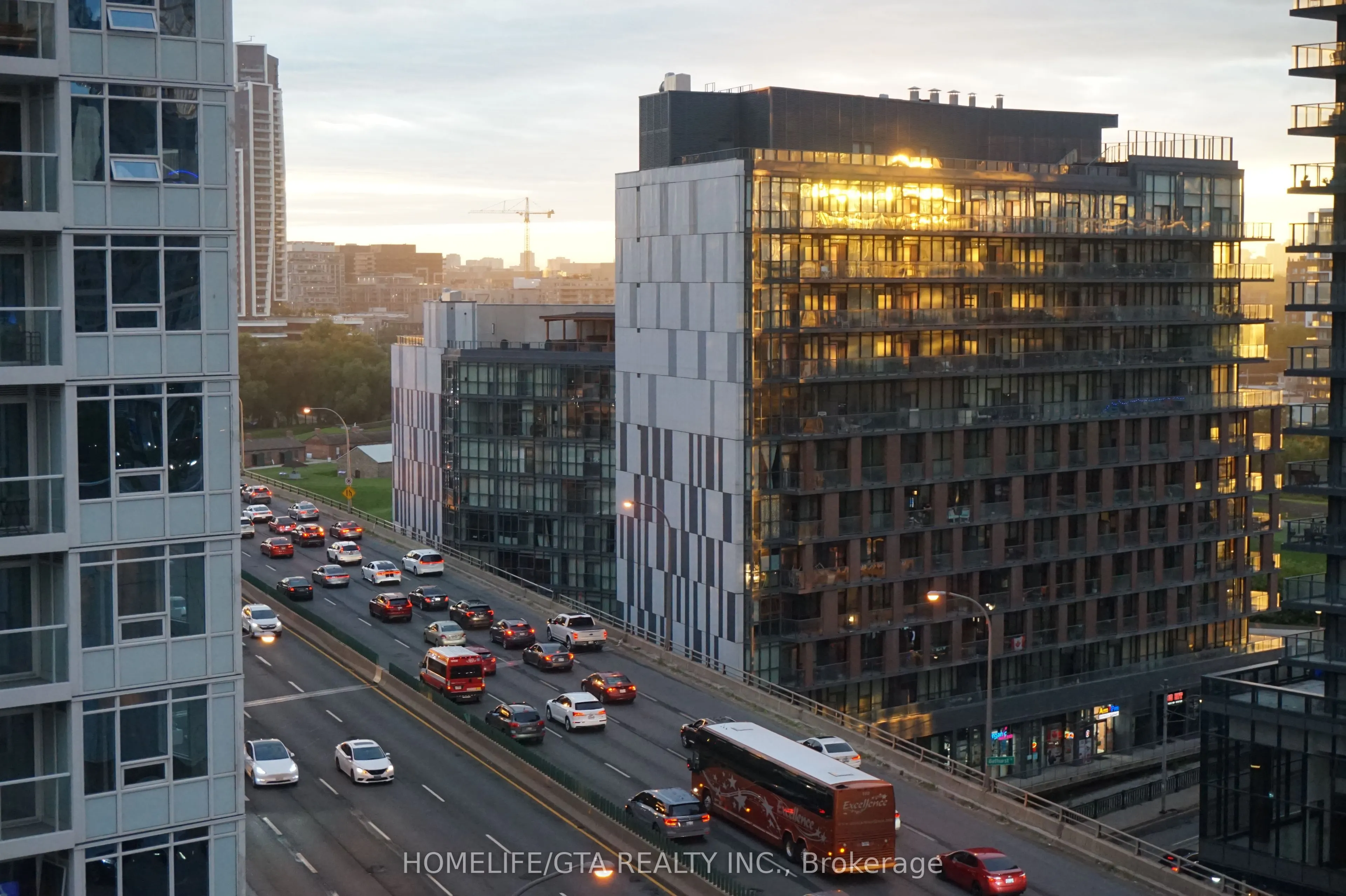 17 Bathurst Street, #1507
