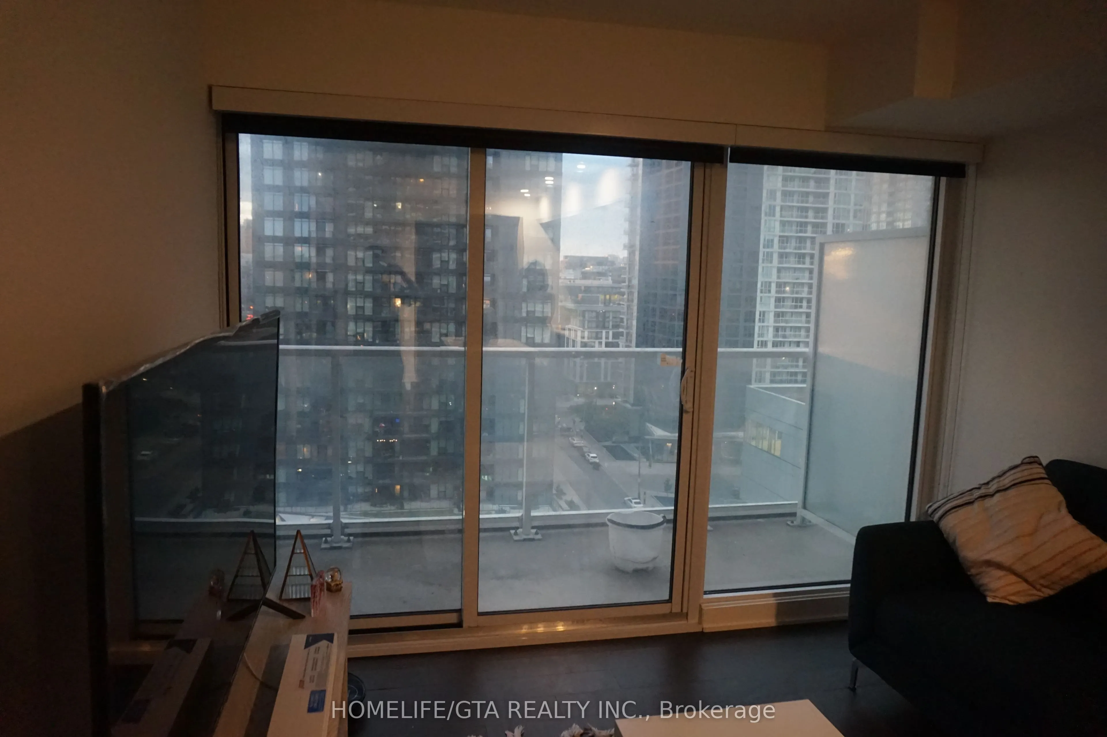 17 Bathurst Street, #1507