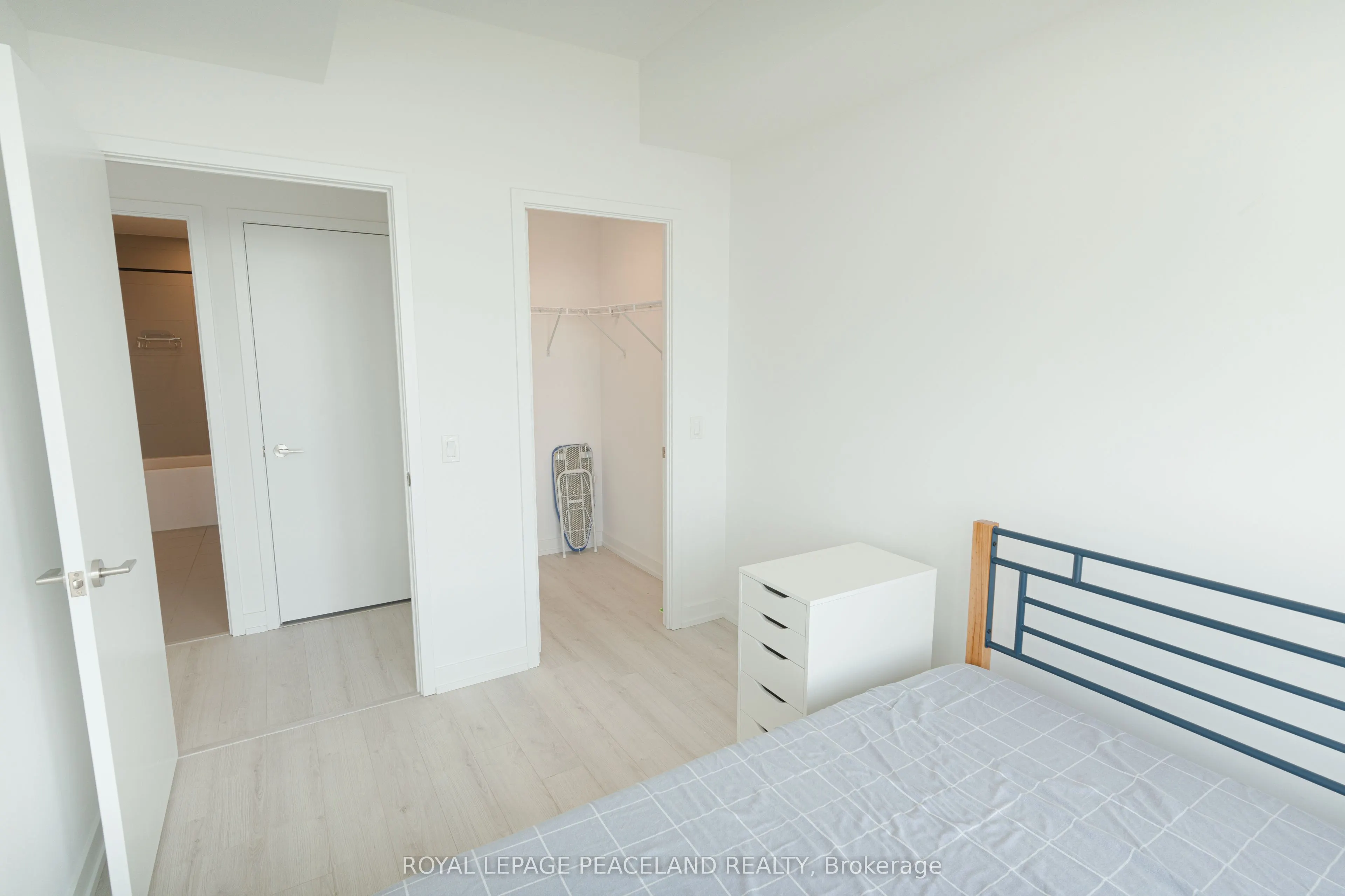 33 Helendale Avenue, #2511