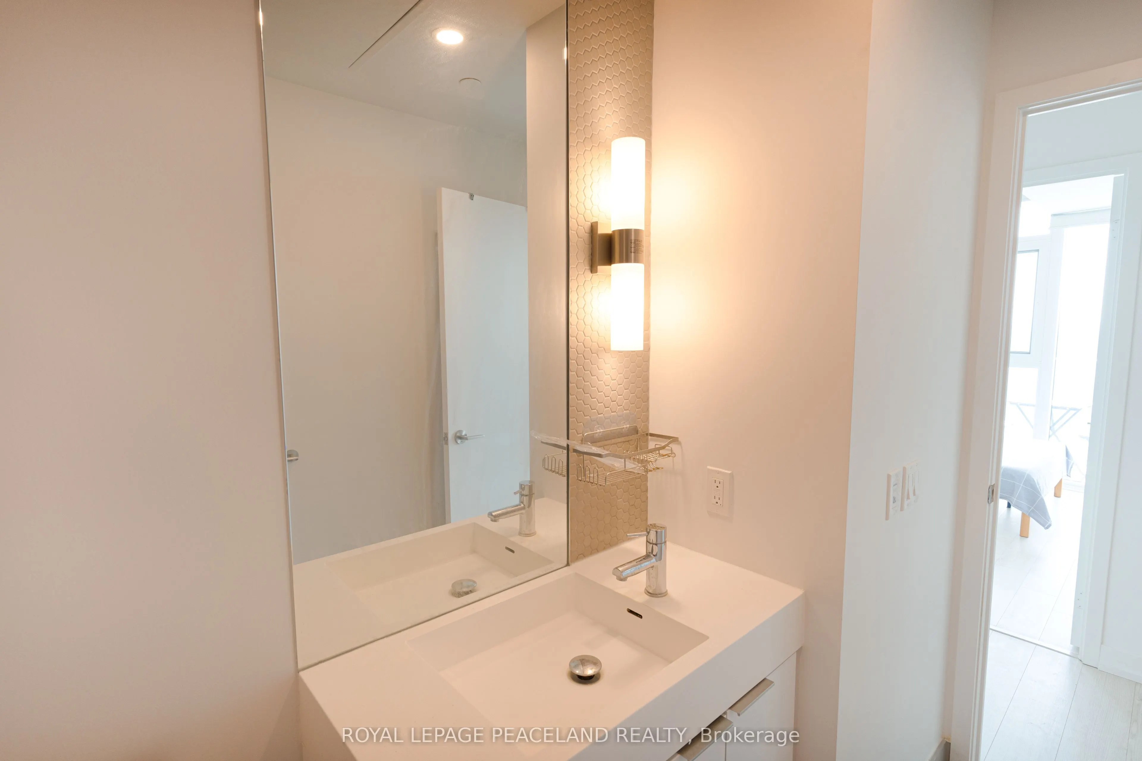 33 Helendale Avenue, #2511