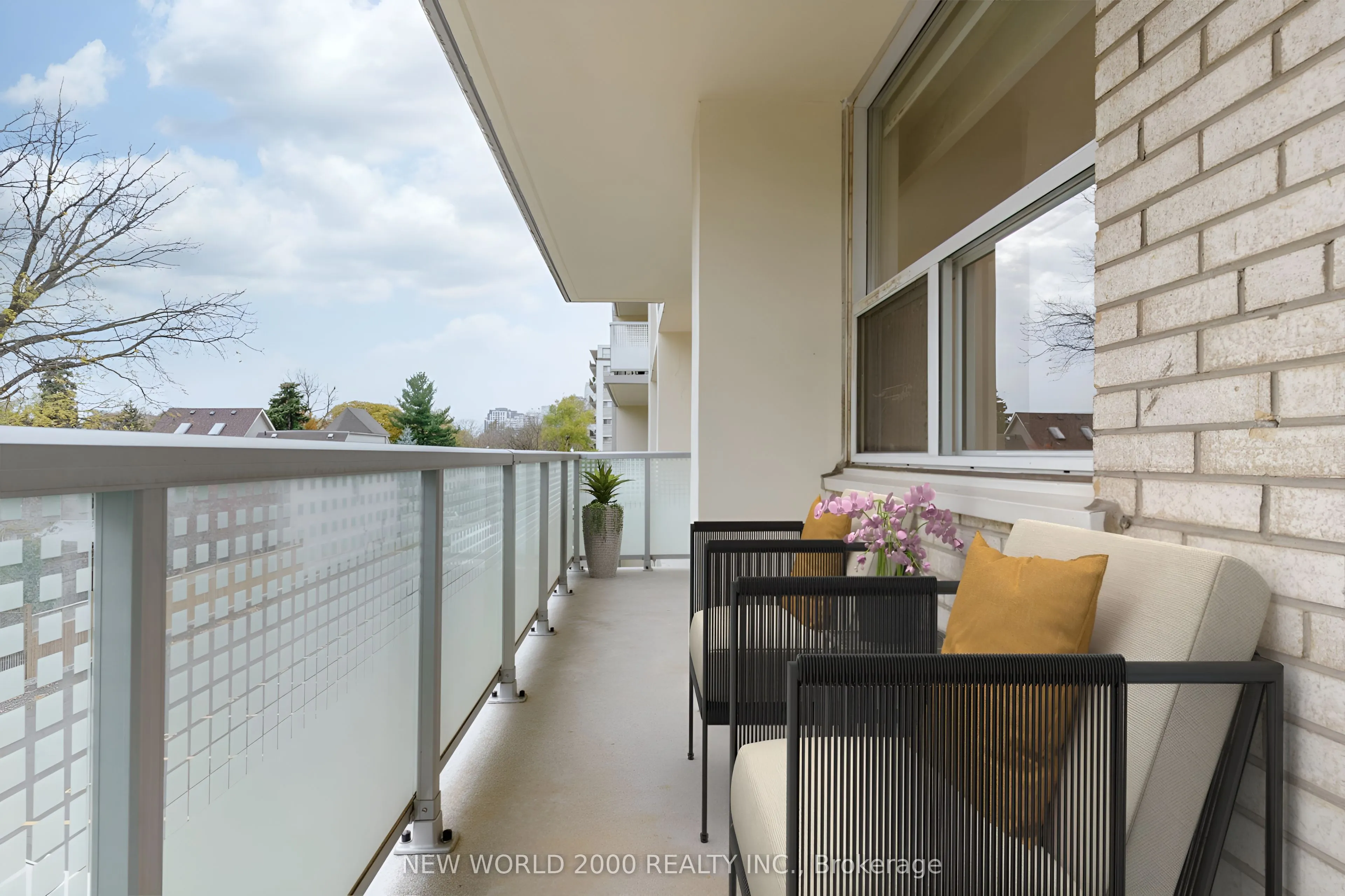 485 Eglinton Avenue E, #908