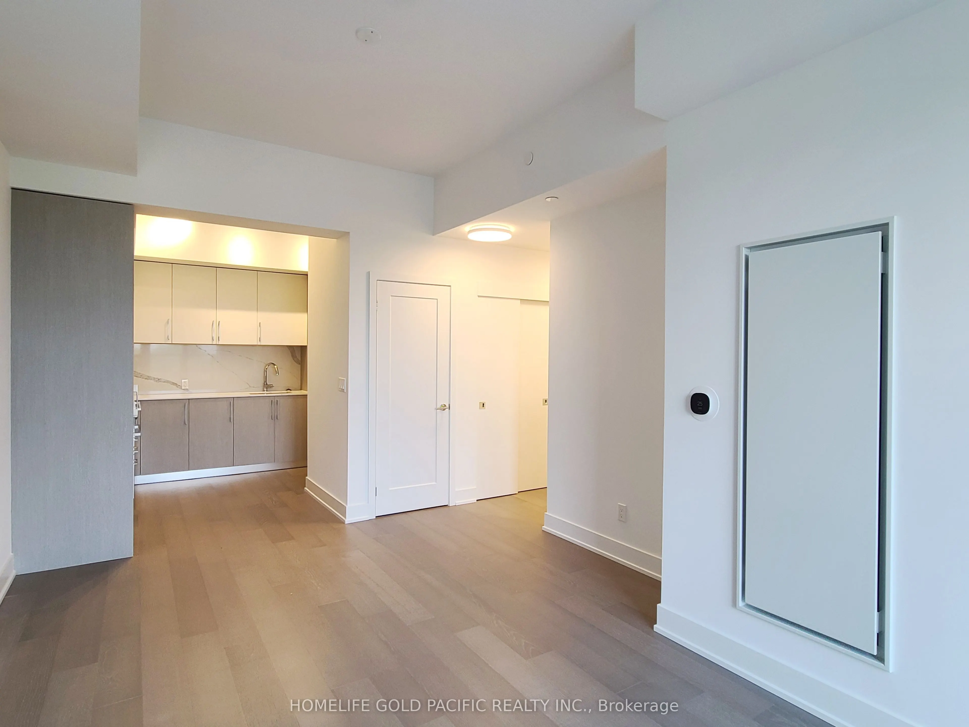 8 Manor Road W, #902
