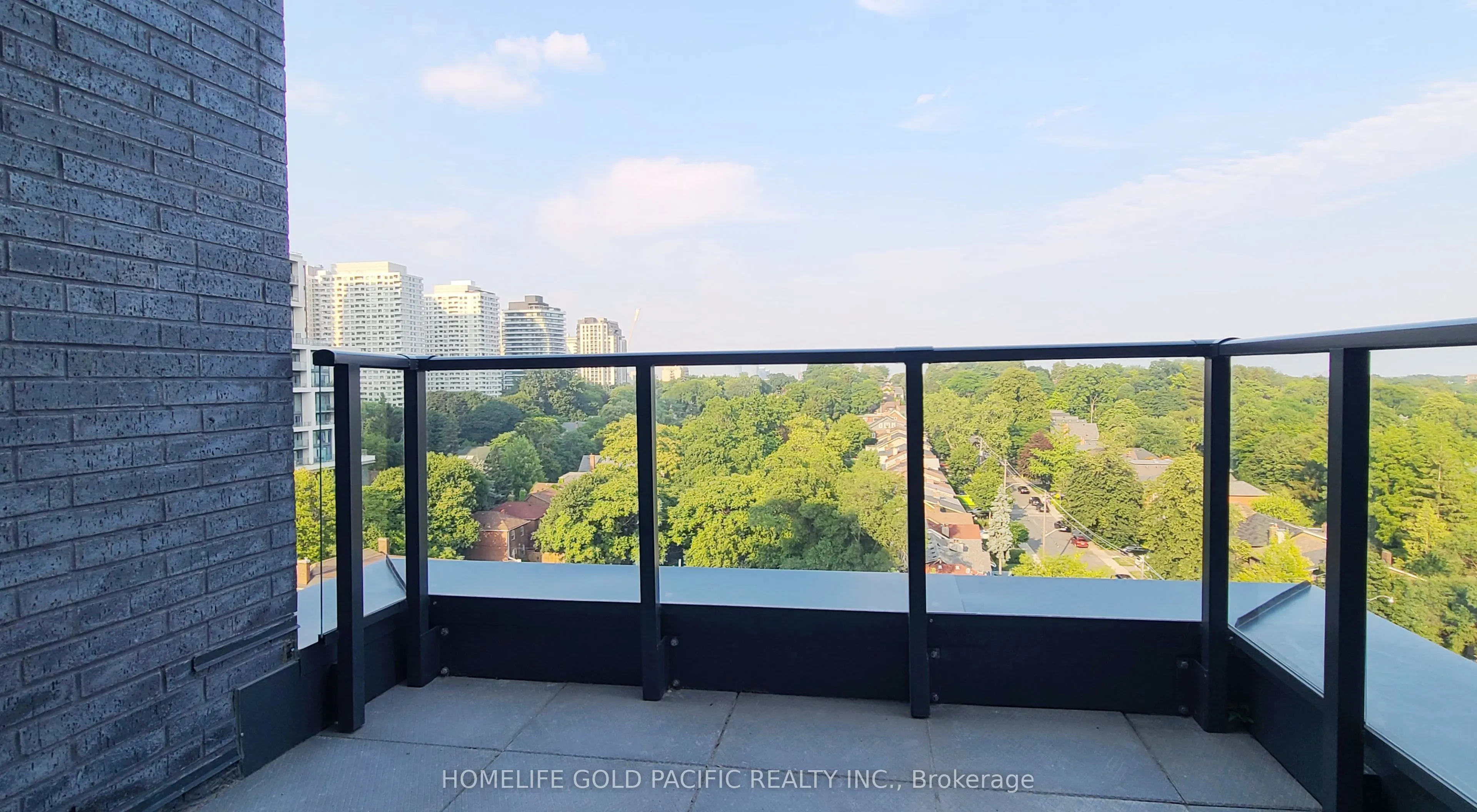 8 Manor Road W, #902