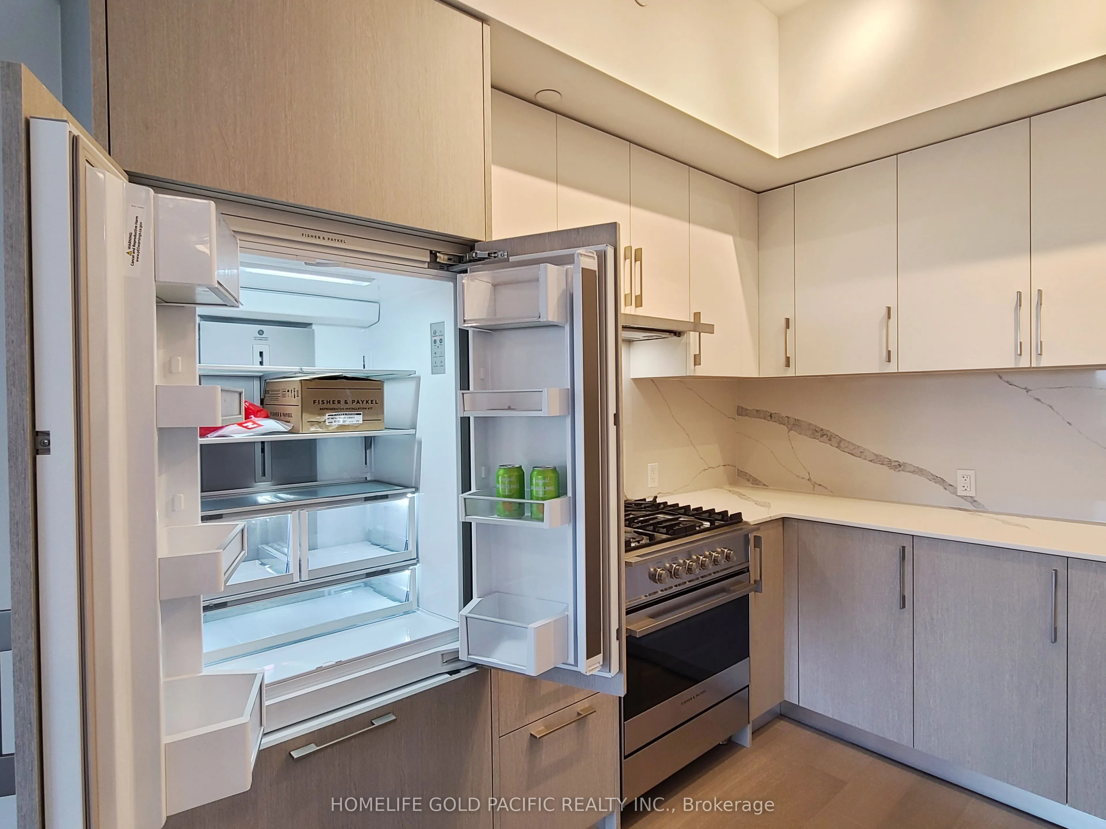 8 Manor Road W, #902
