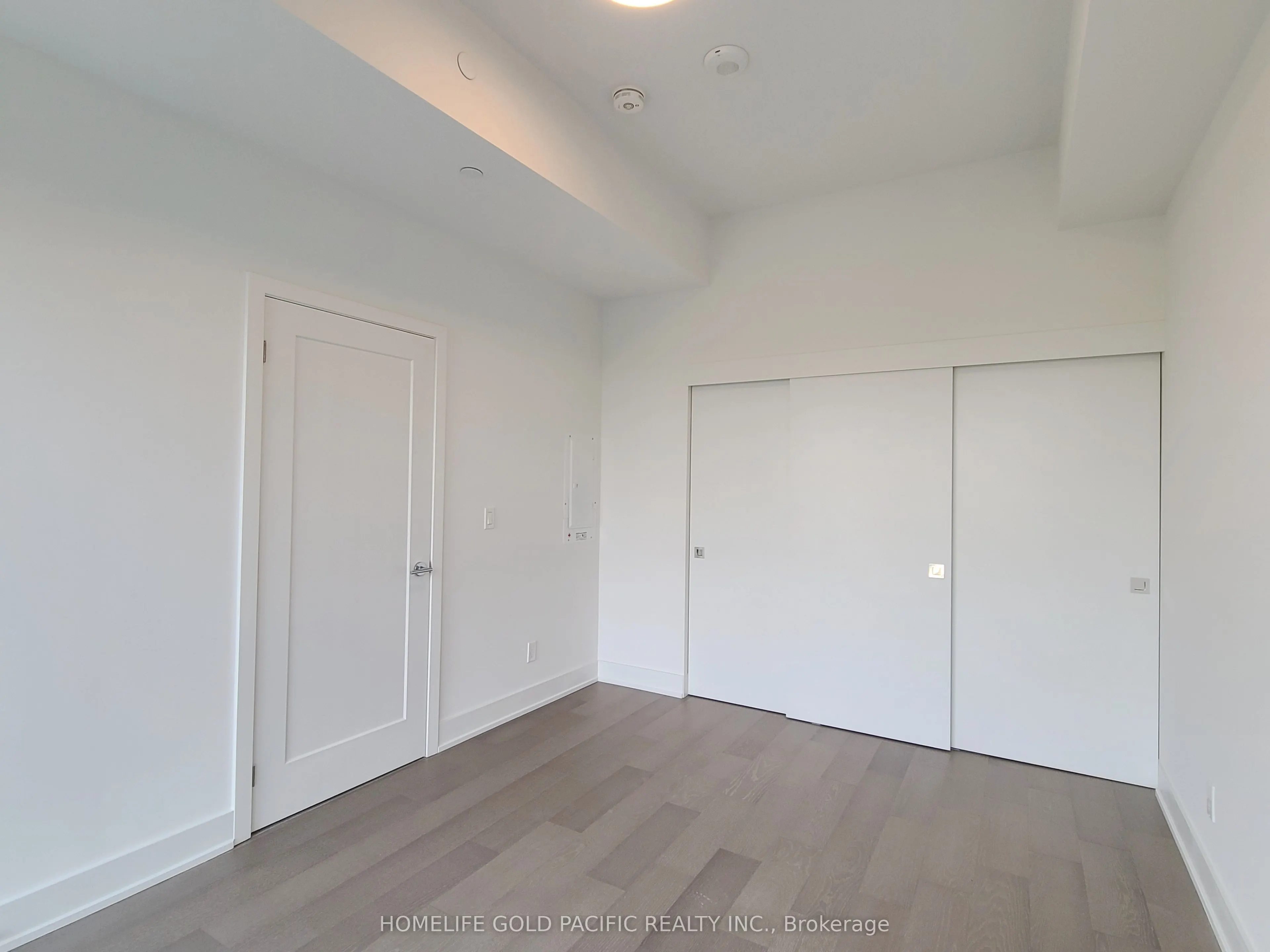 8 Manor Road W, #902