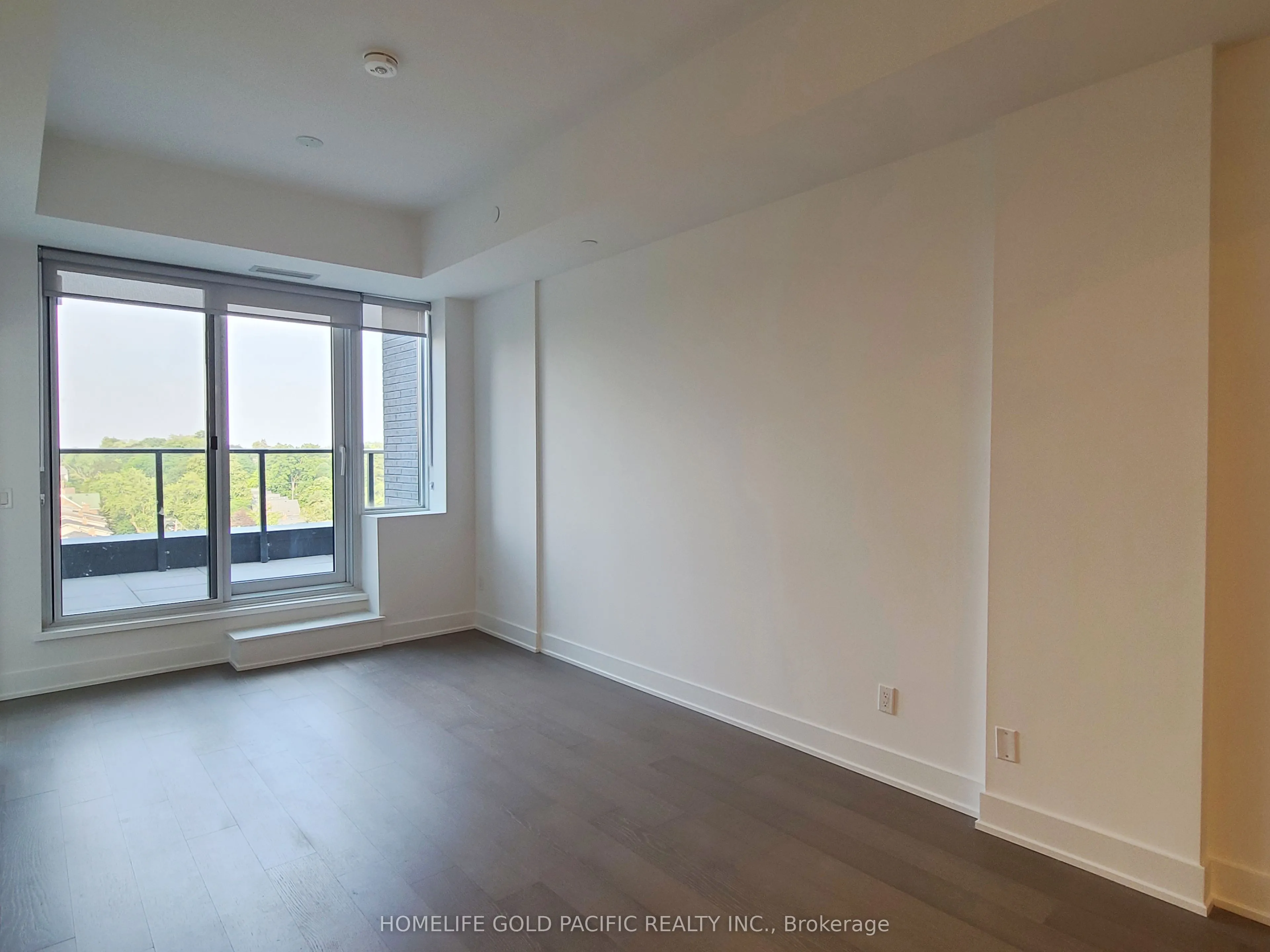 8 Manor Road W, #902