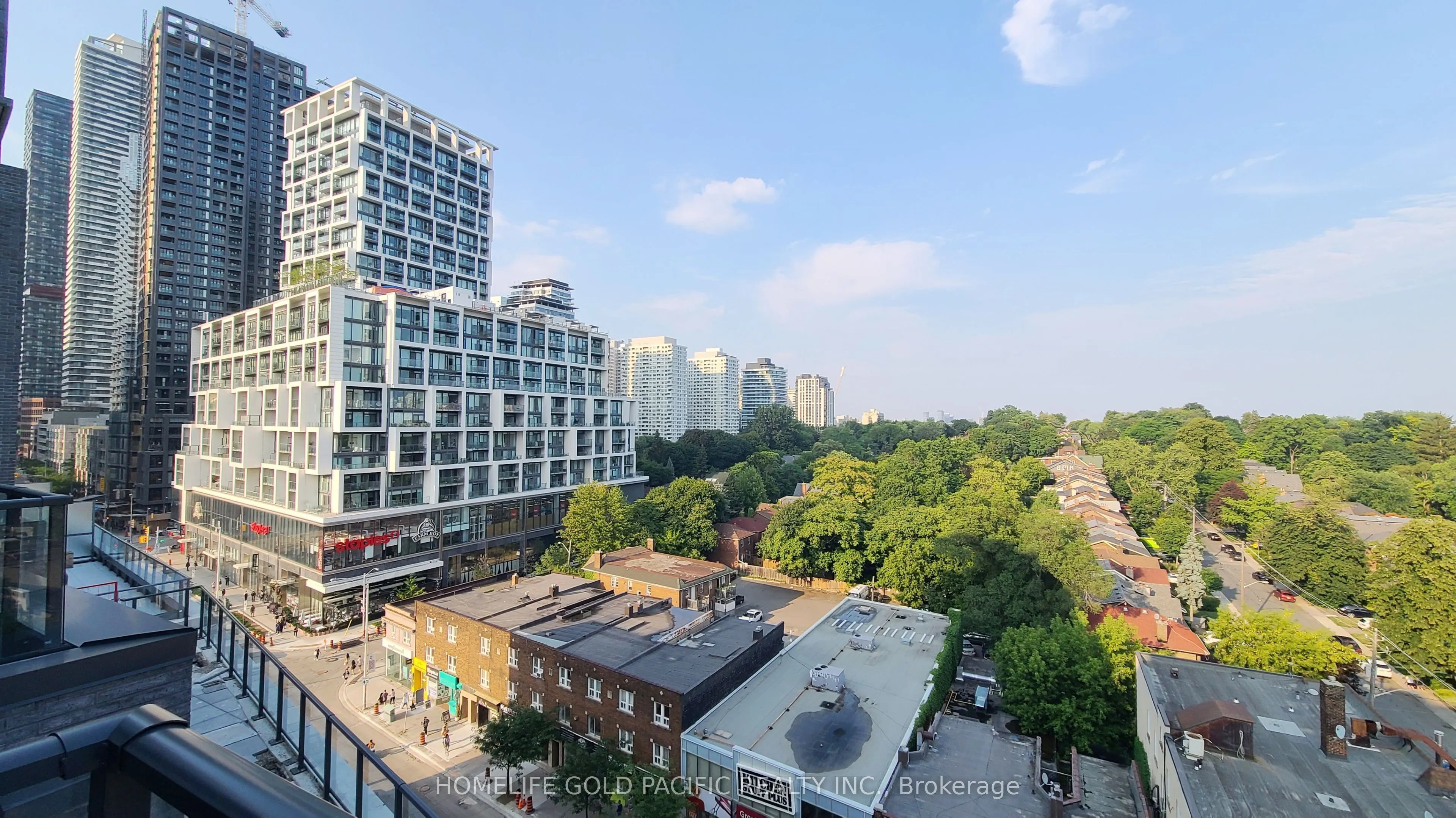 8 Manor Road W, #902