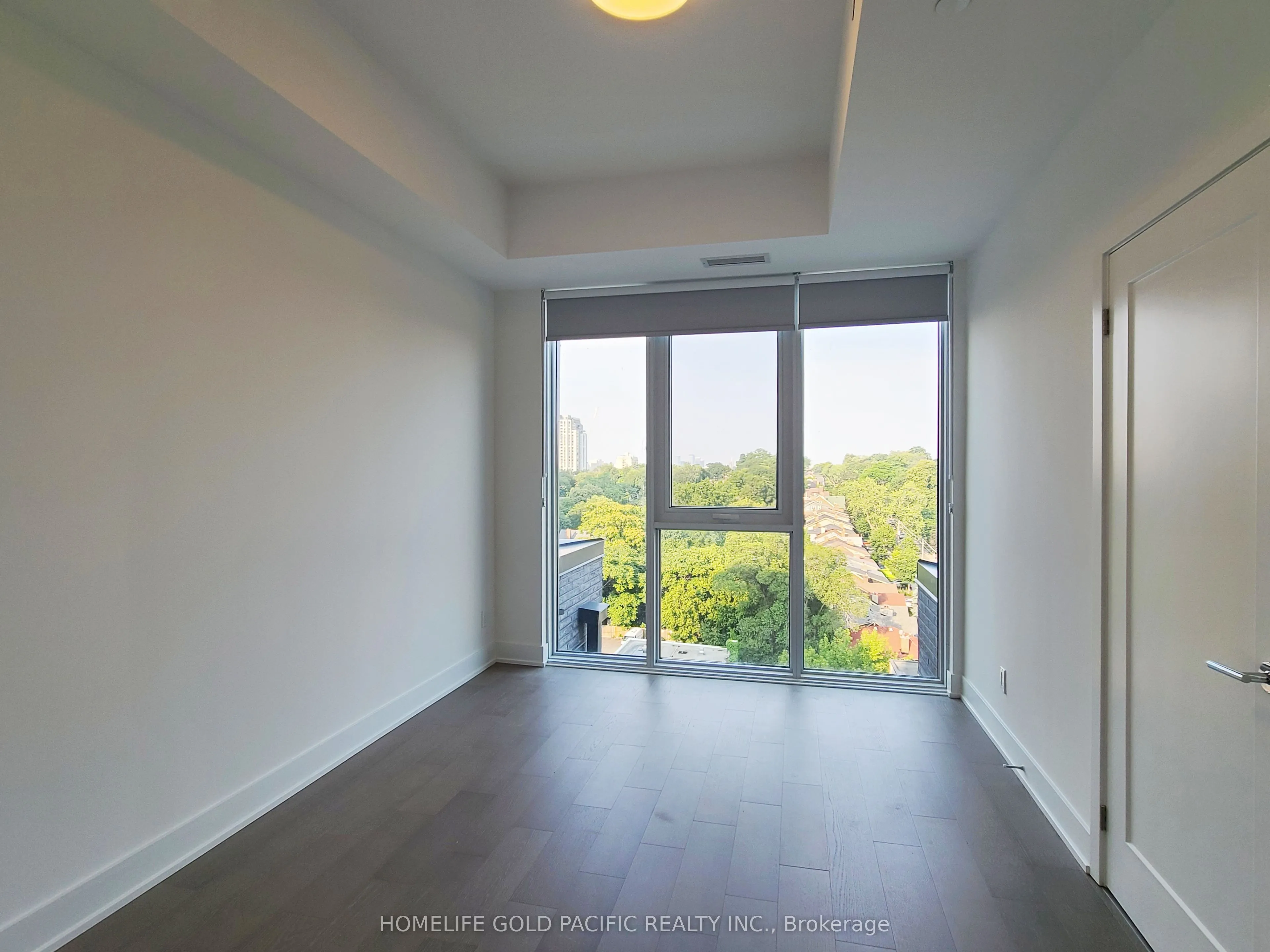 8 Manor Road W, #902