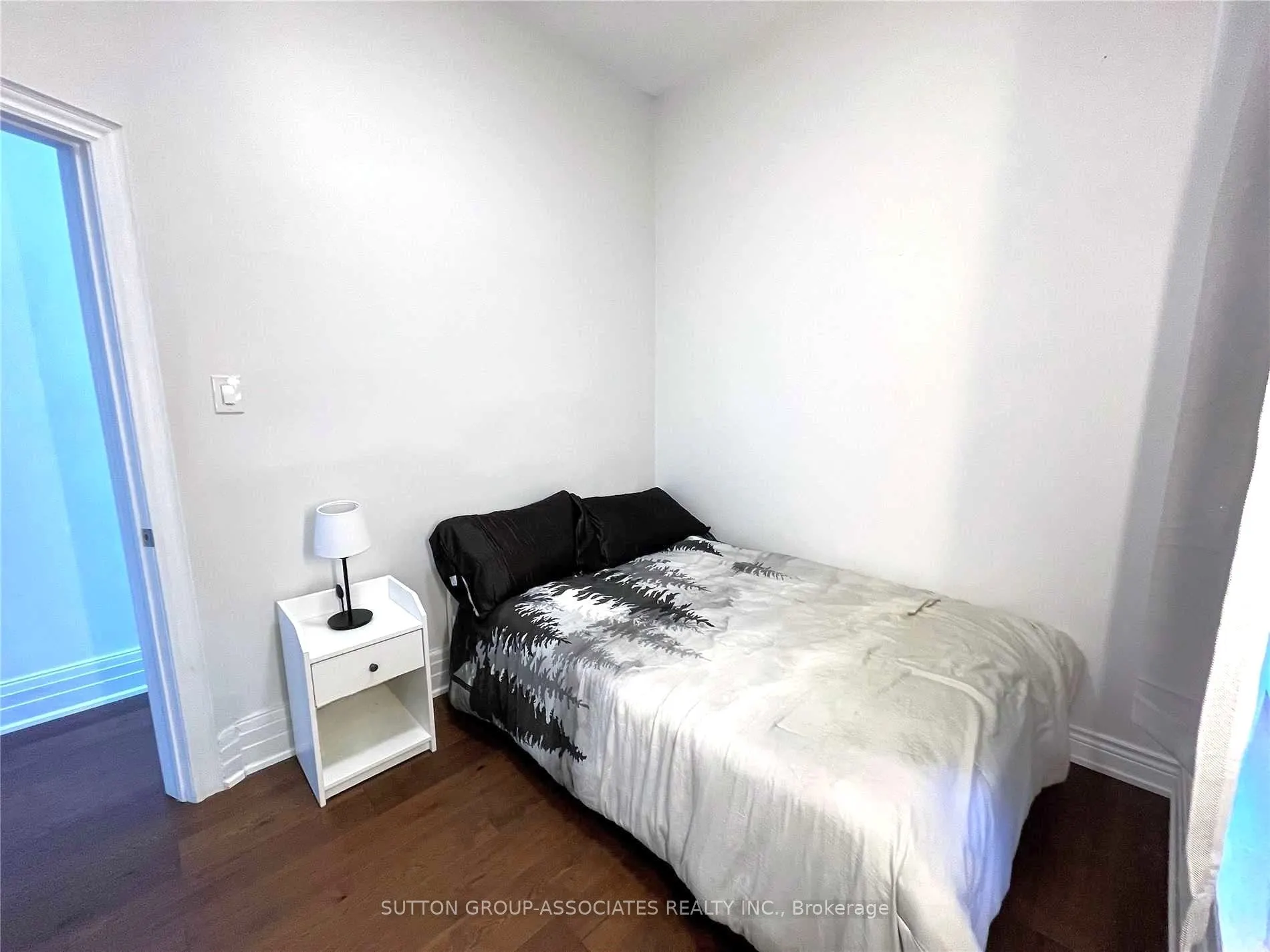 591 College Street, #Upper