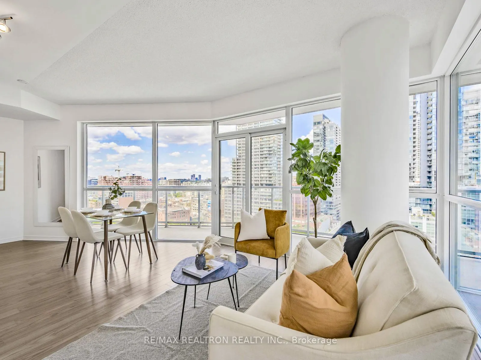 352 Front Street W, #1816