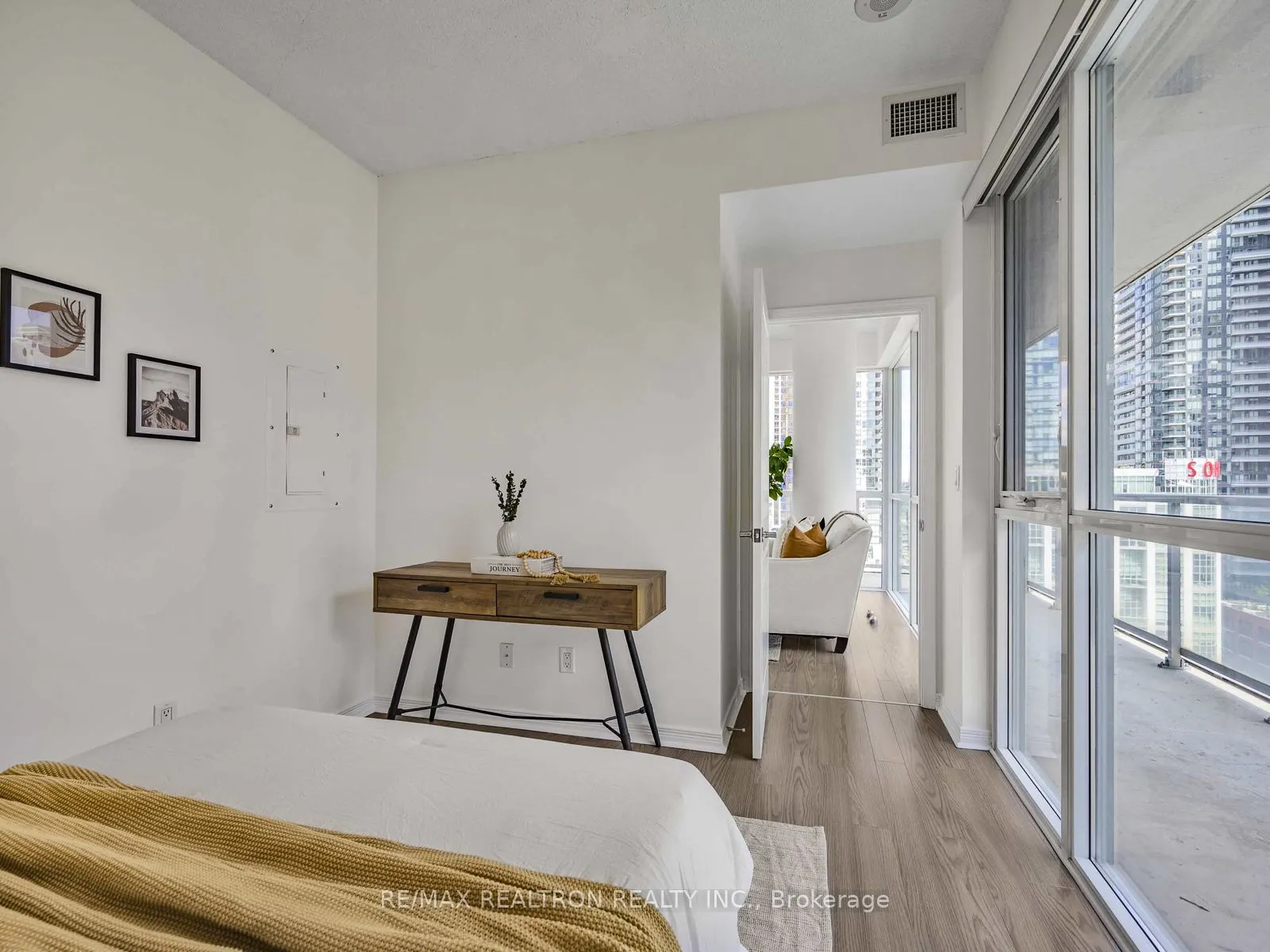 352 Front Street W, #1816