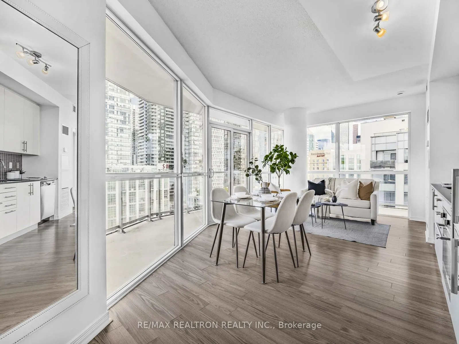 352 Front Street W, #1816