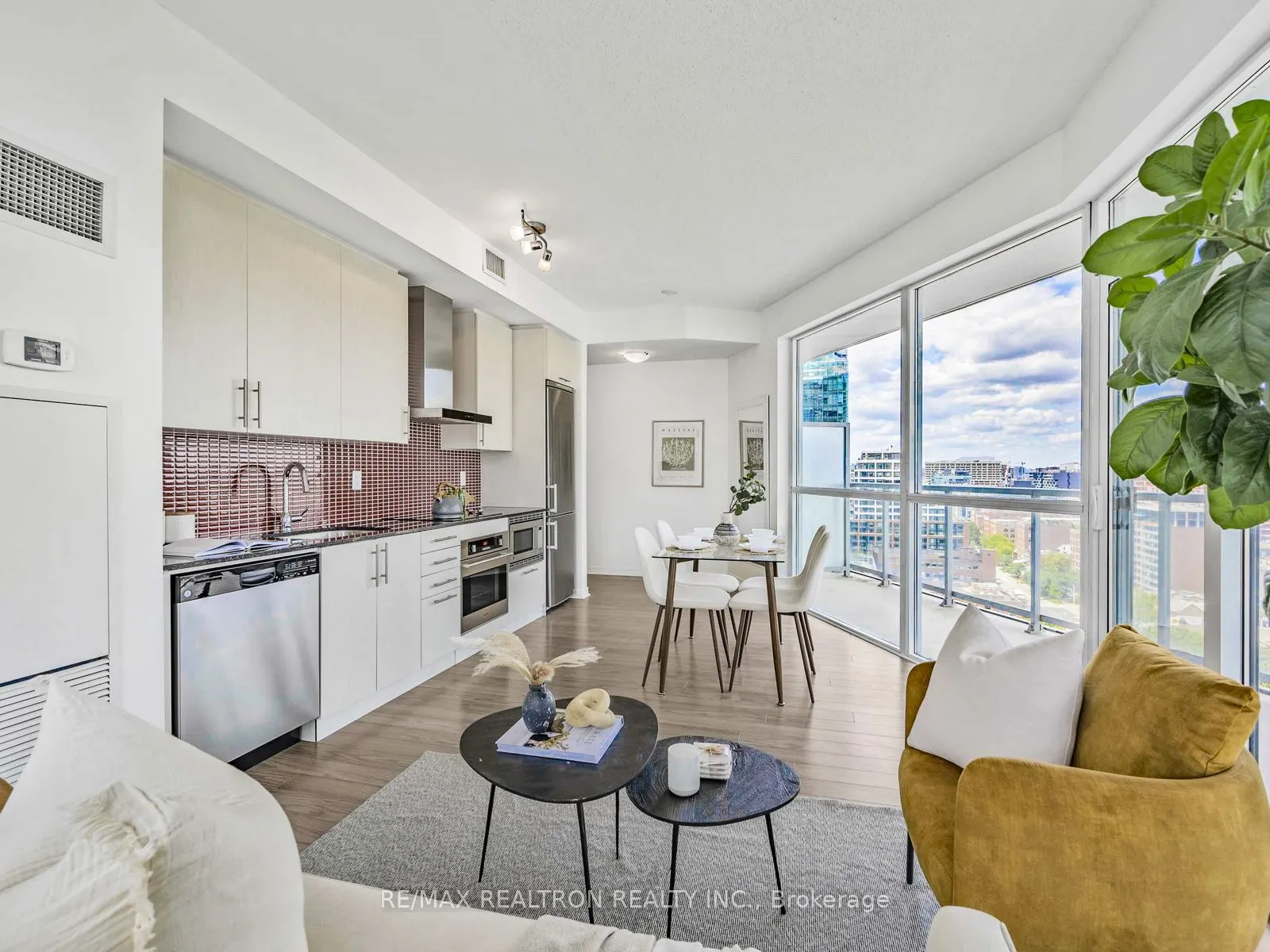 352 Front Street W, #1816