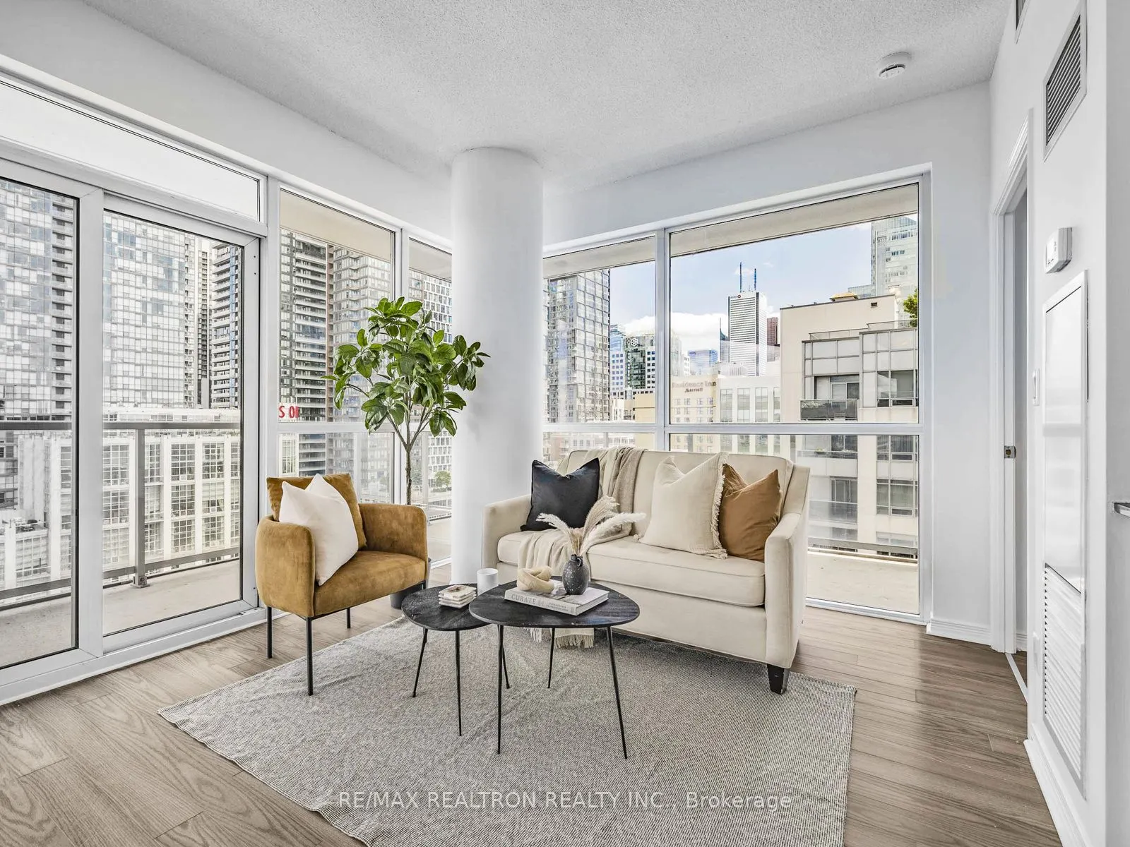 352 Front Street W, #1816