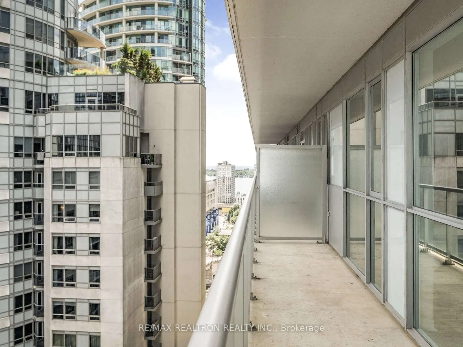 352 Front Street W, #1816