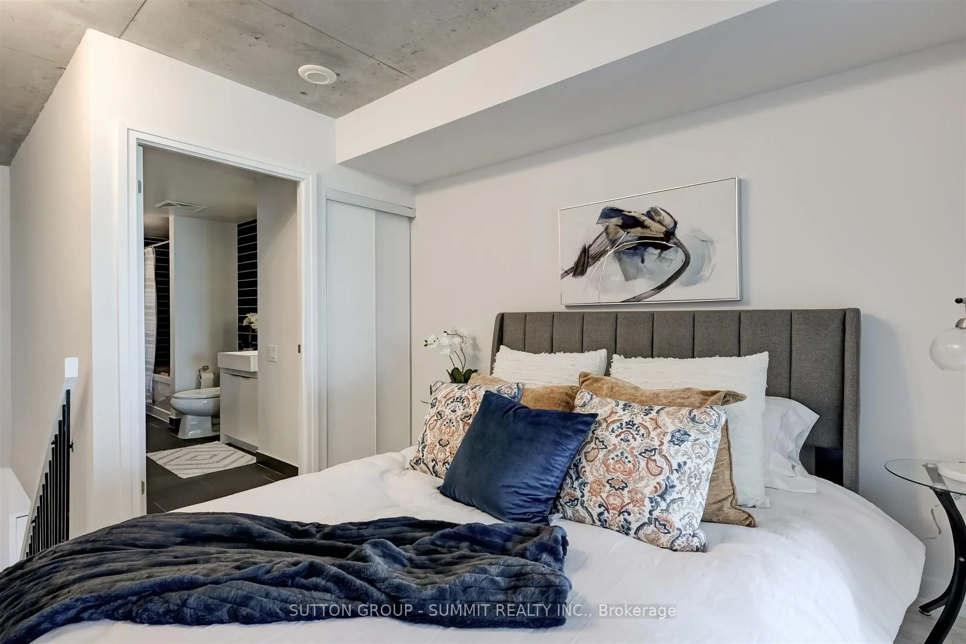 5 Hanna Avenue, #505