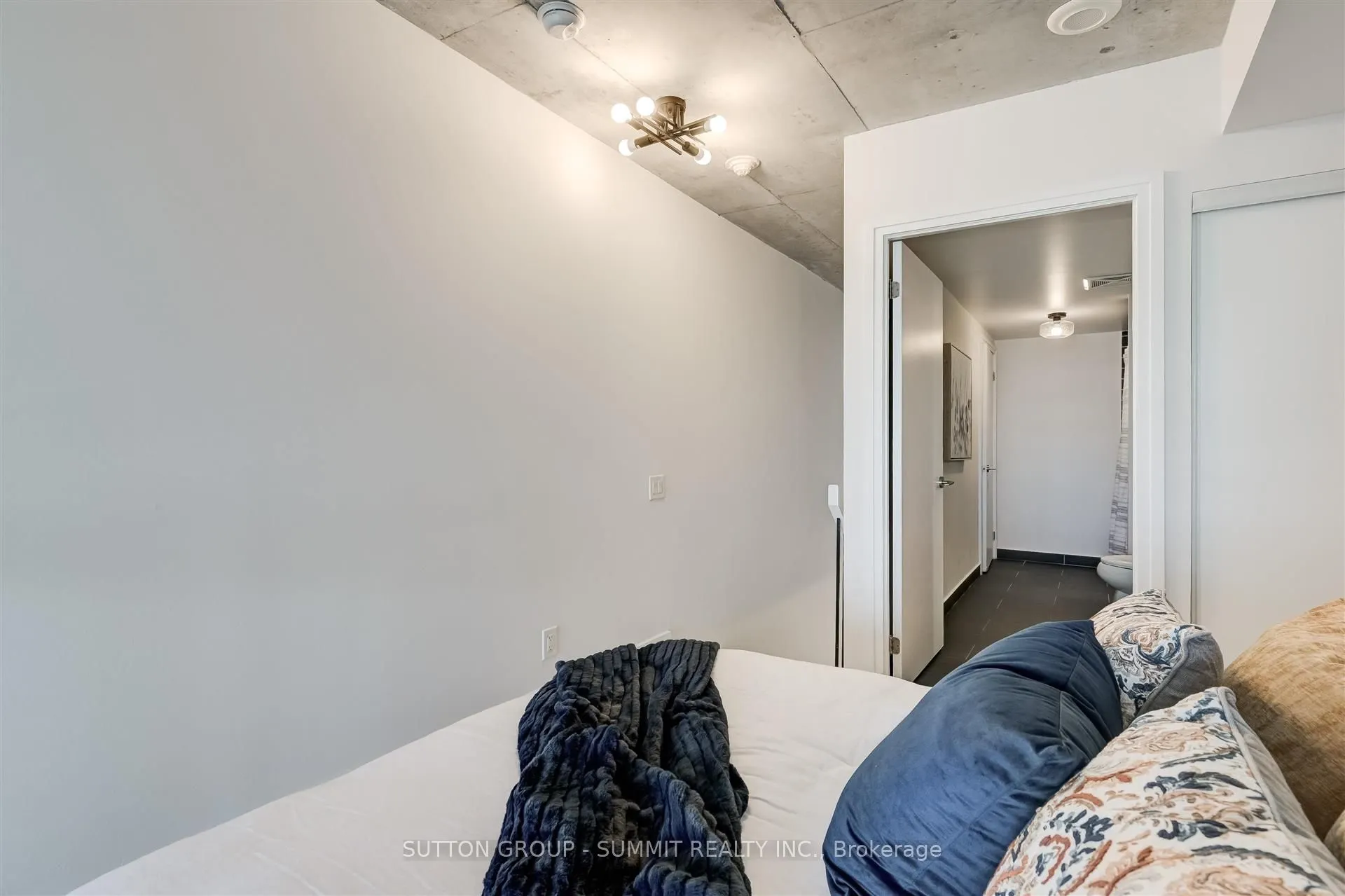 5 Hanna Avenue, #505