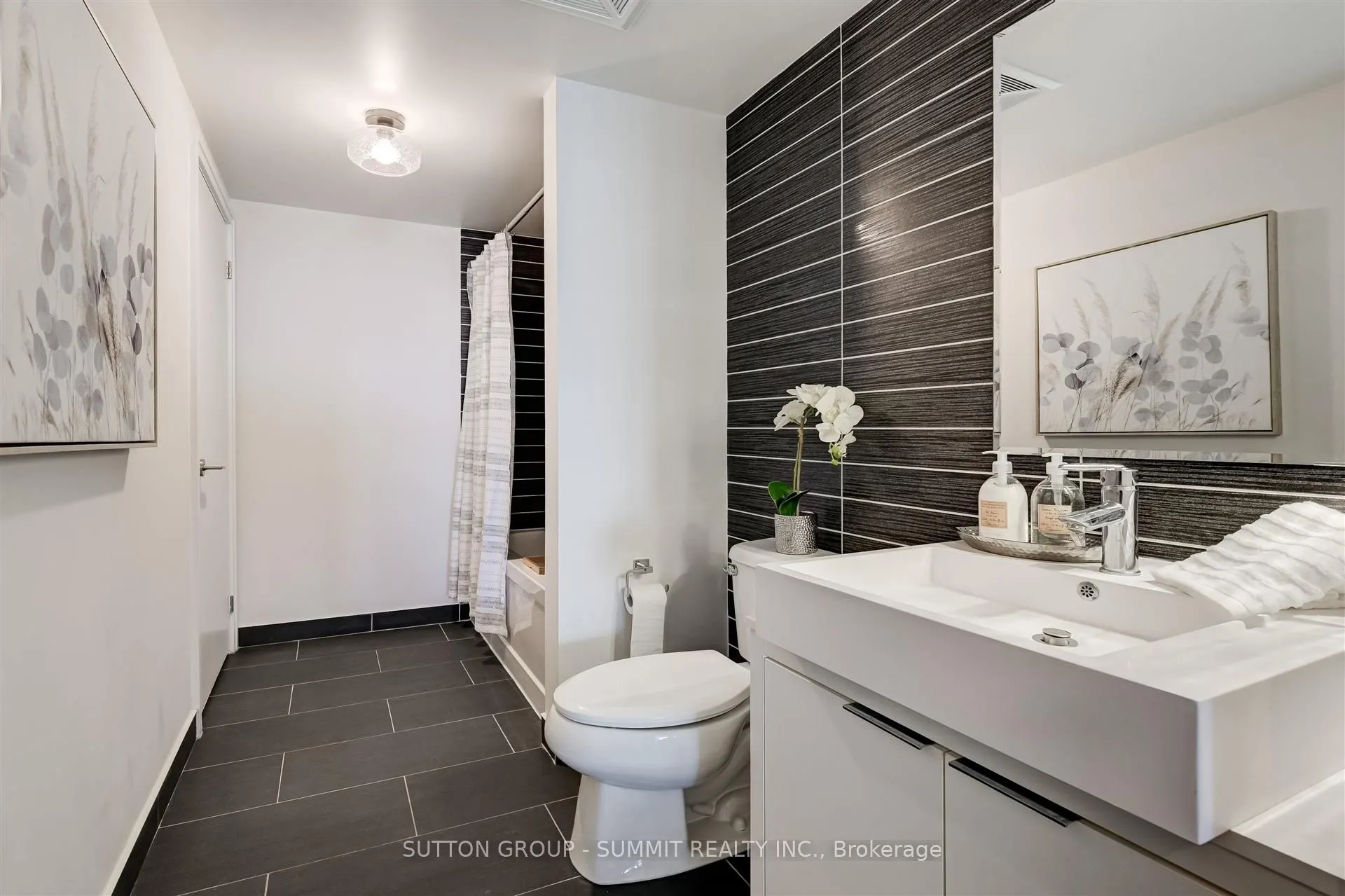5 Hanna Avenue, #505