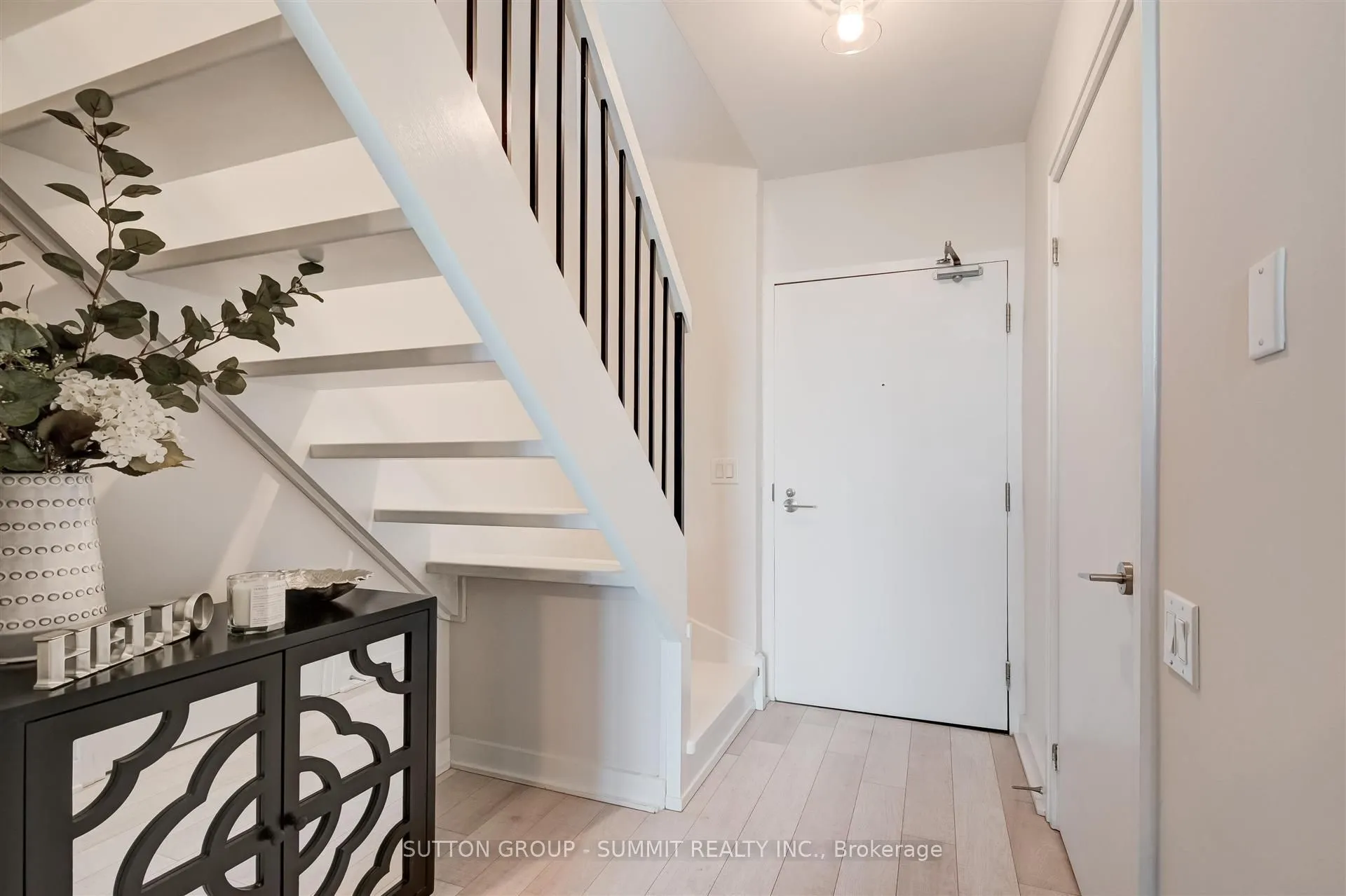 5 Hanna Avenue, #505