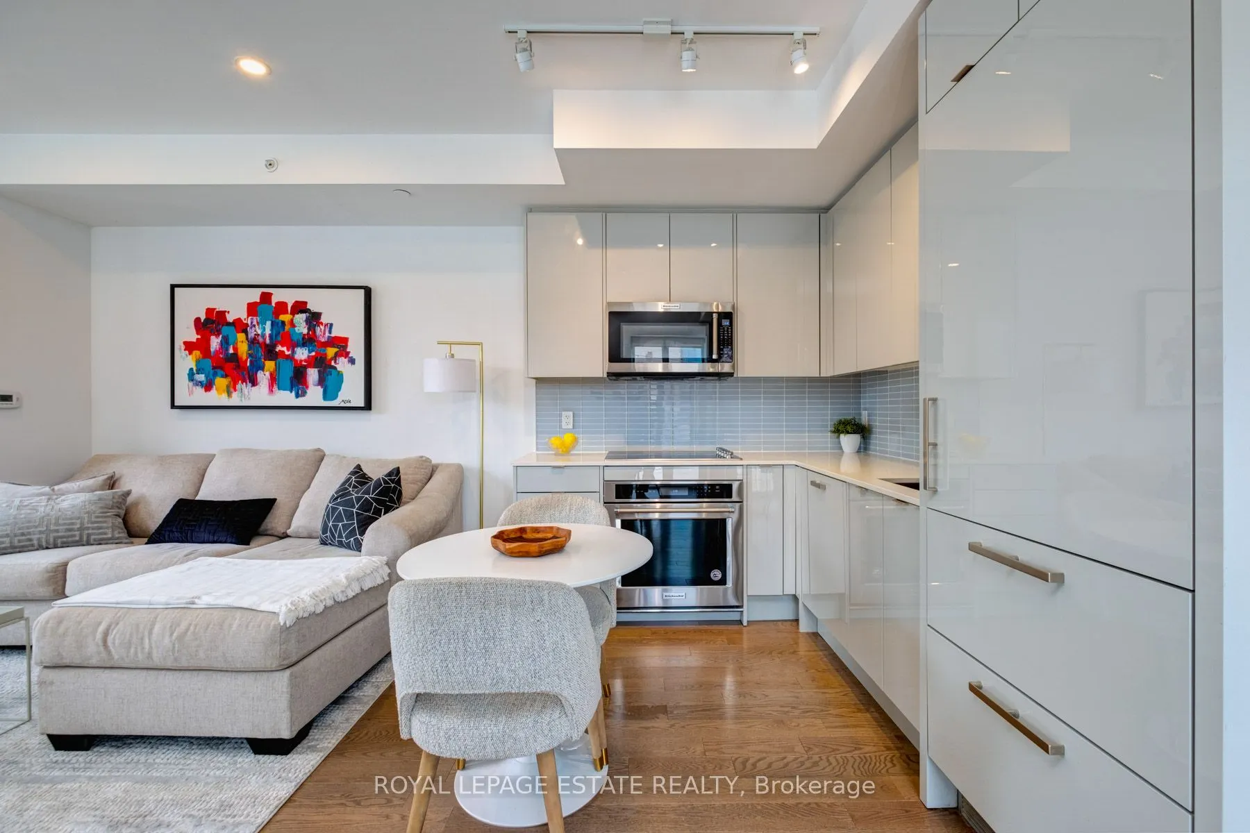 175 Pears Avenue, #Th9