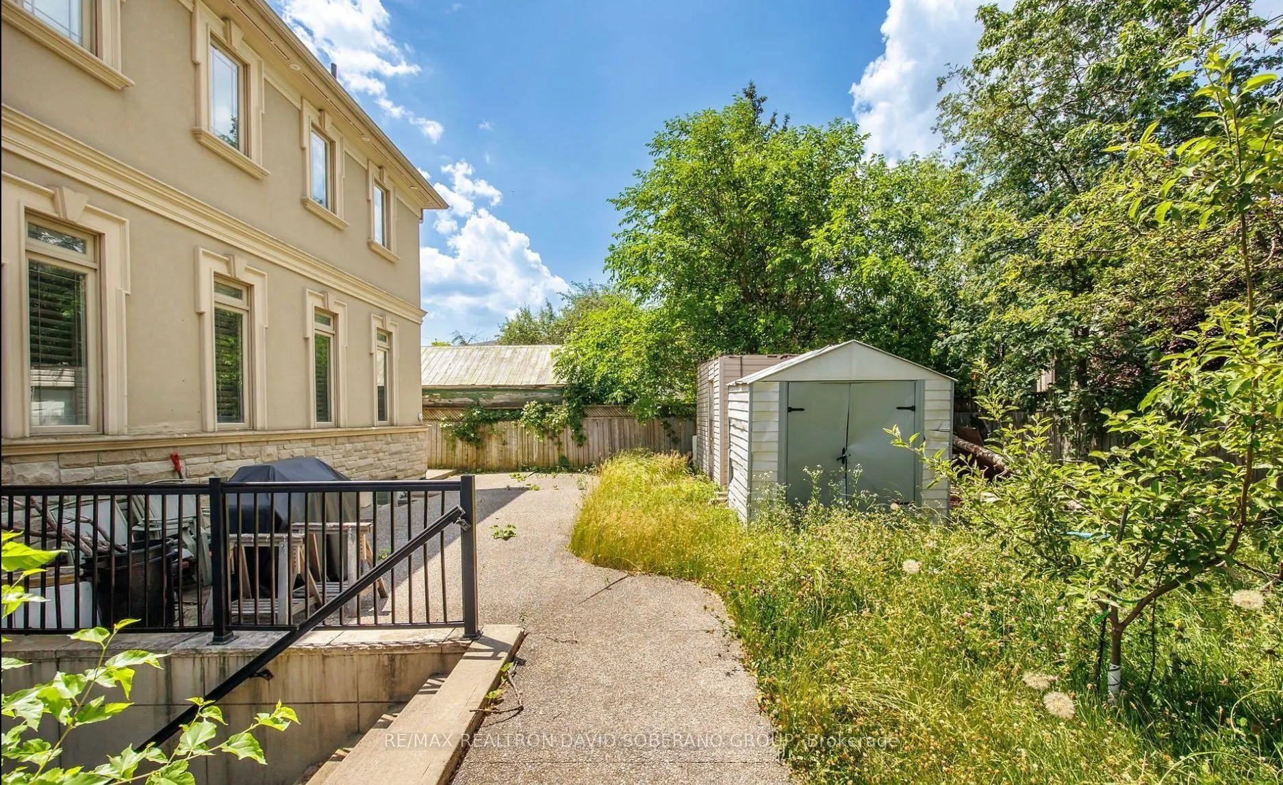 10 Bainbridge Avenue