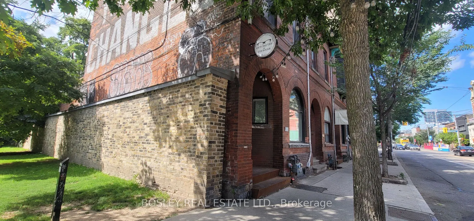 1075 Queen Street