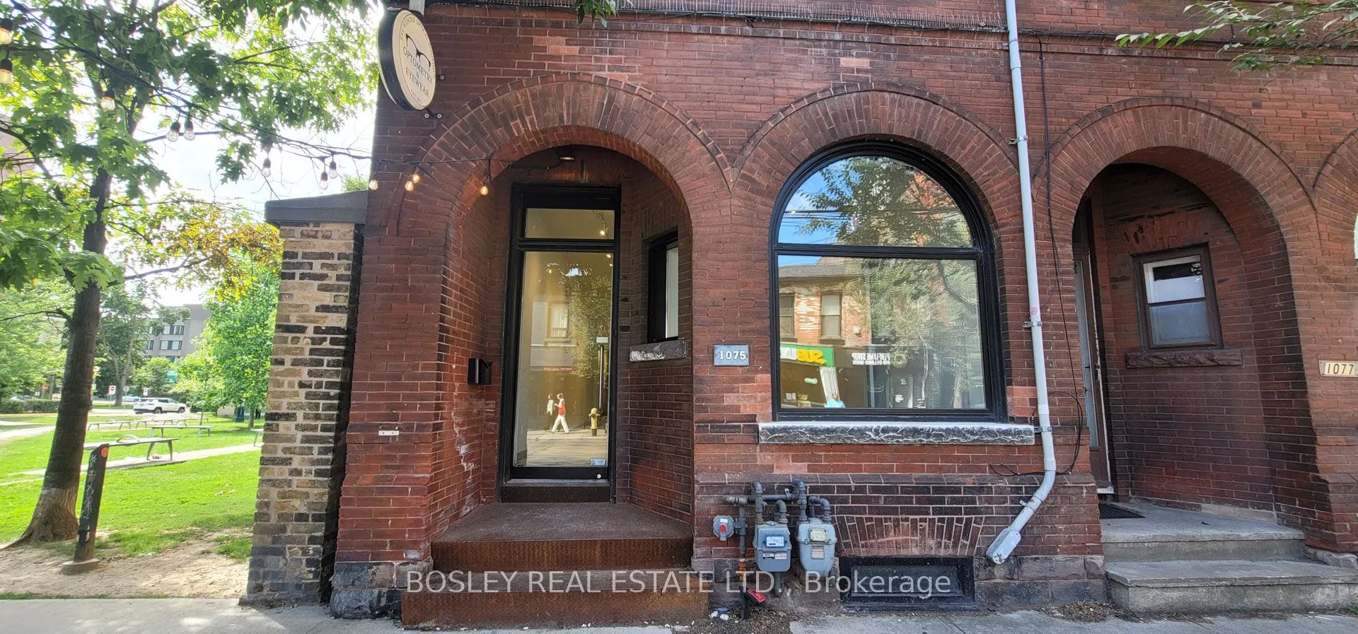 1075 Queen Street
