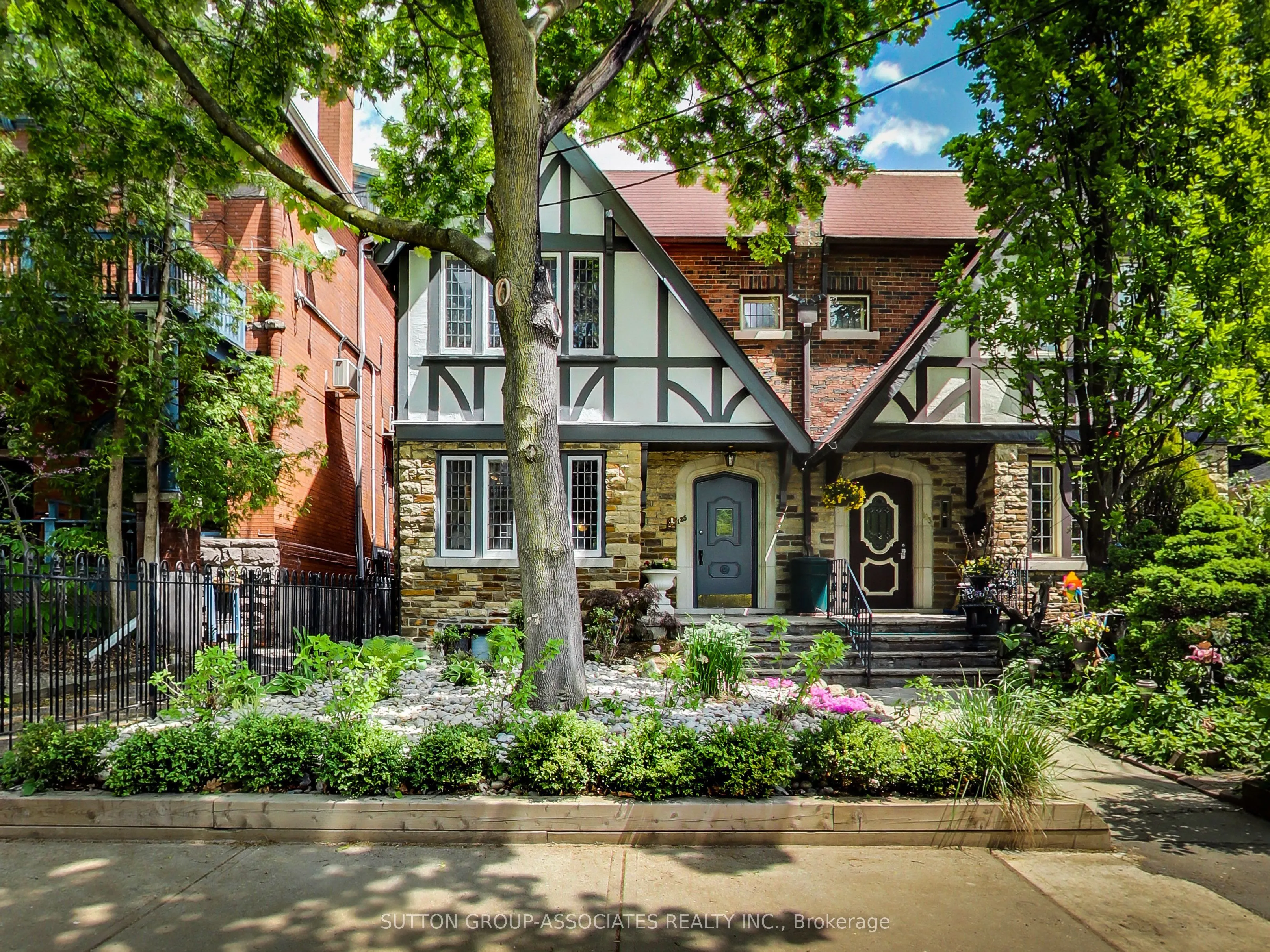 125 Walmer Road, #Lower