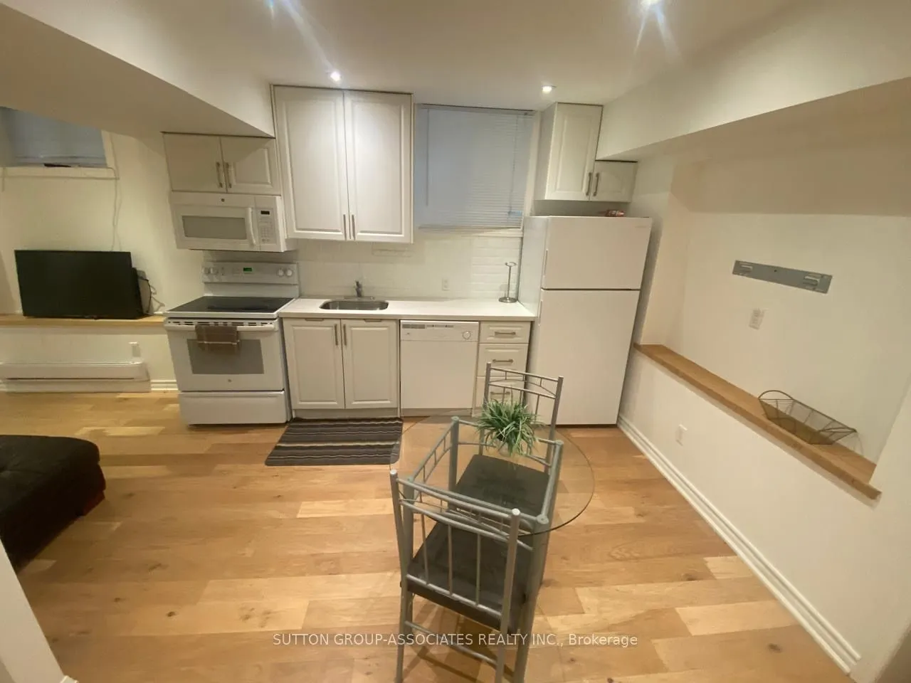 125 Walmer Road, #Lower