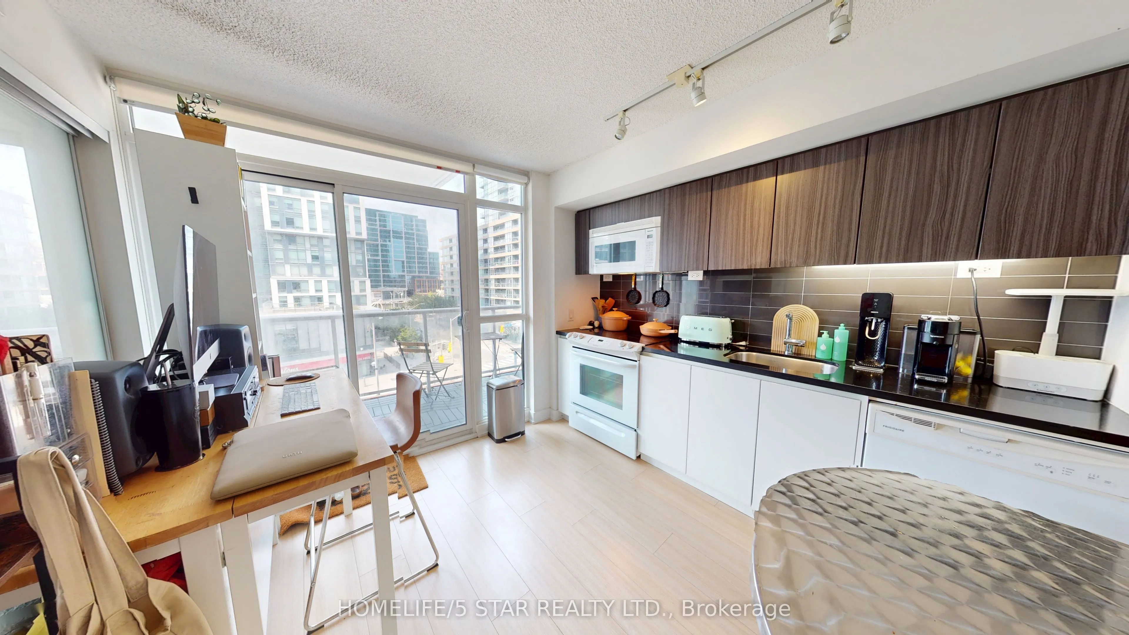 85 QUEENS WHARF Road, #619