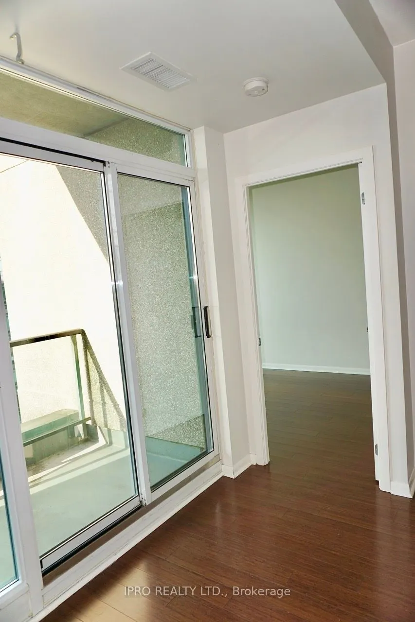 219 Fort York Boulevard #811