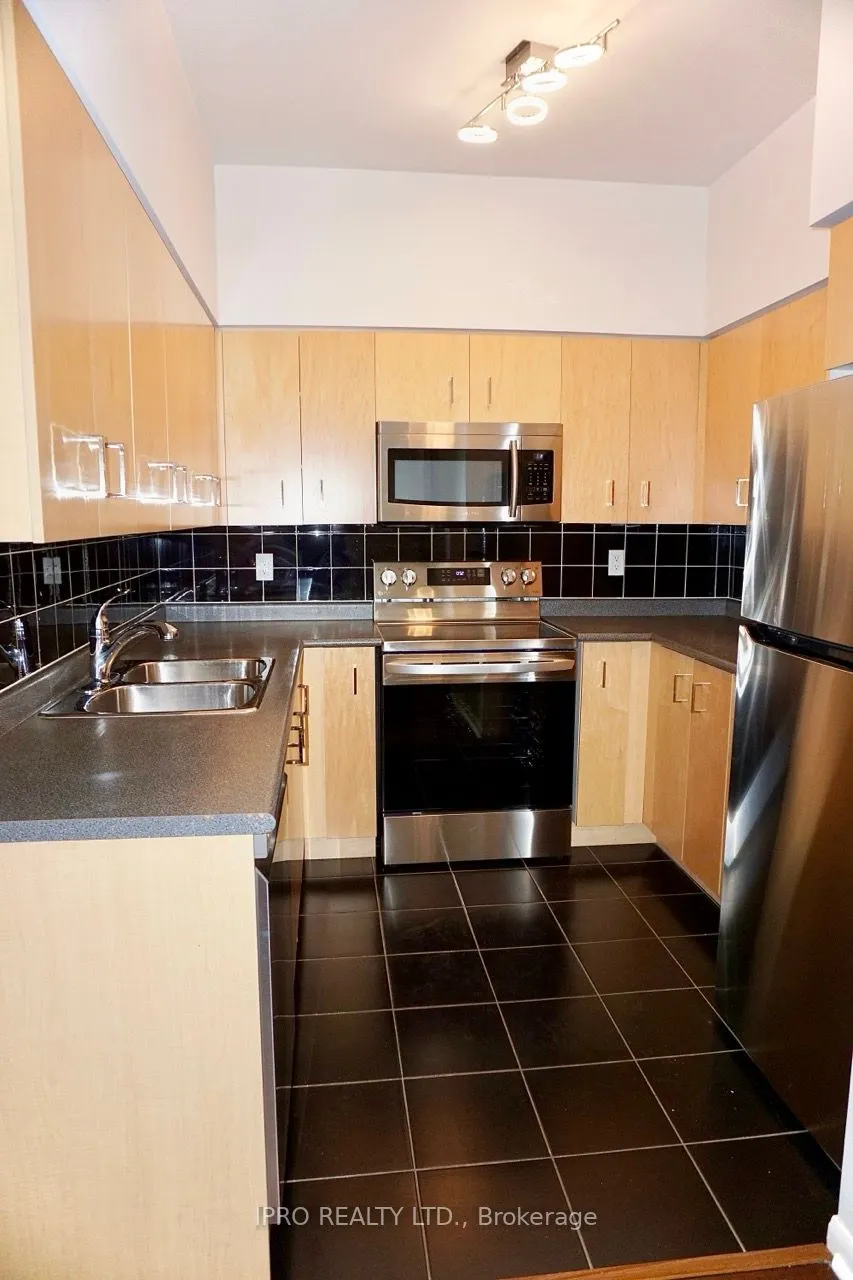 219 Fort York Boulevard #811
