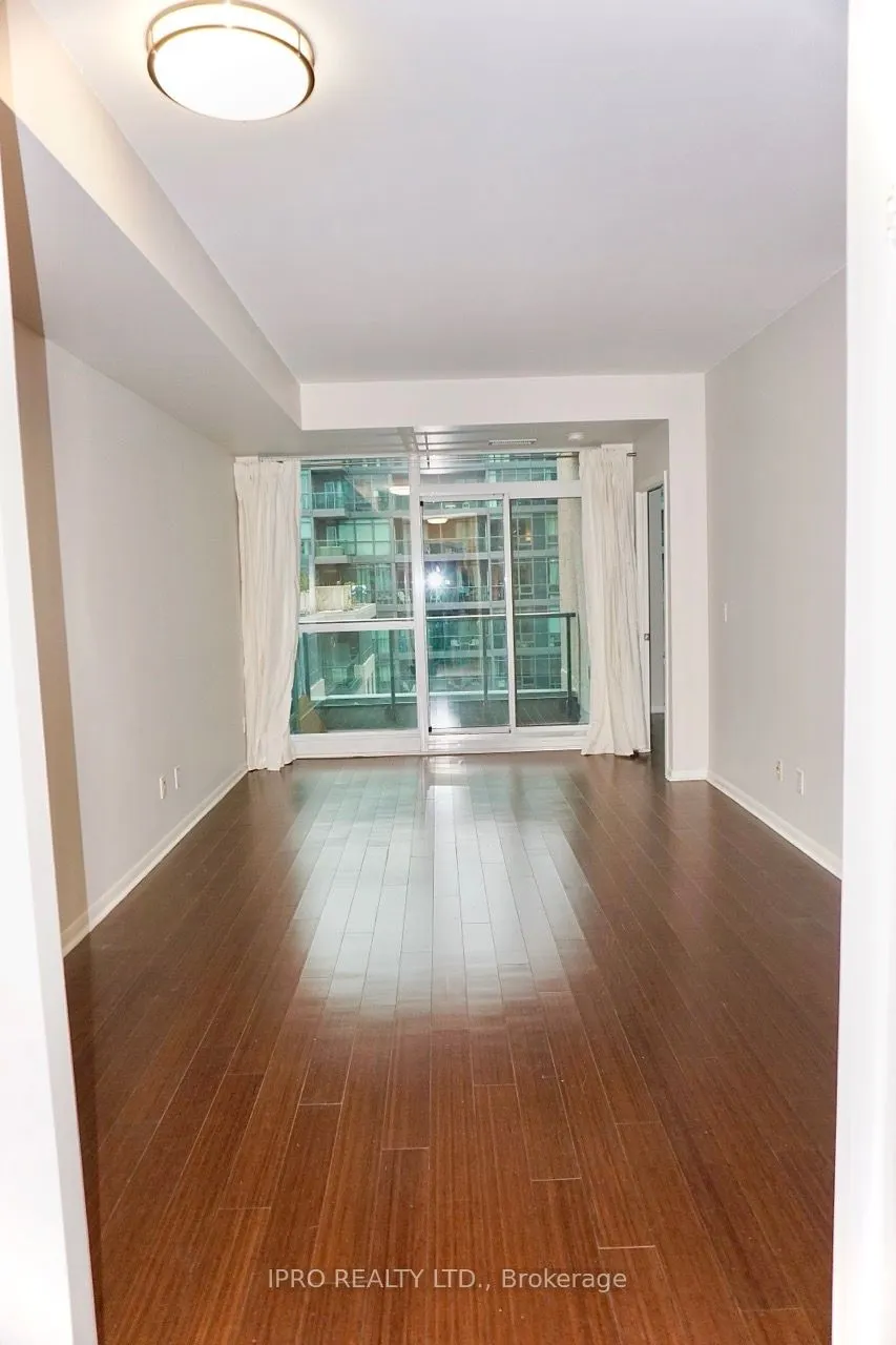 219 Fort York Boulevard #811