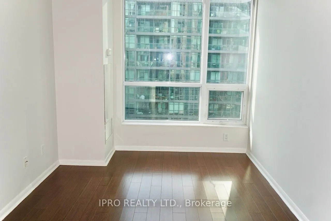 219 Fort York Boulevard #811
