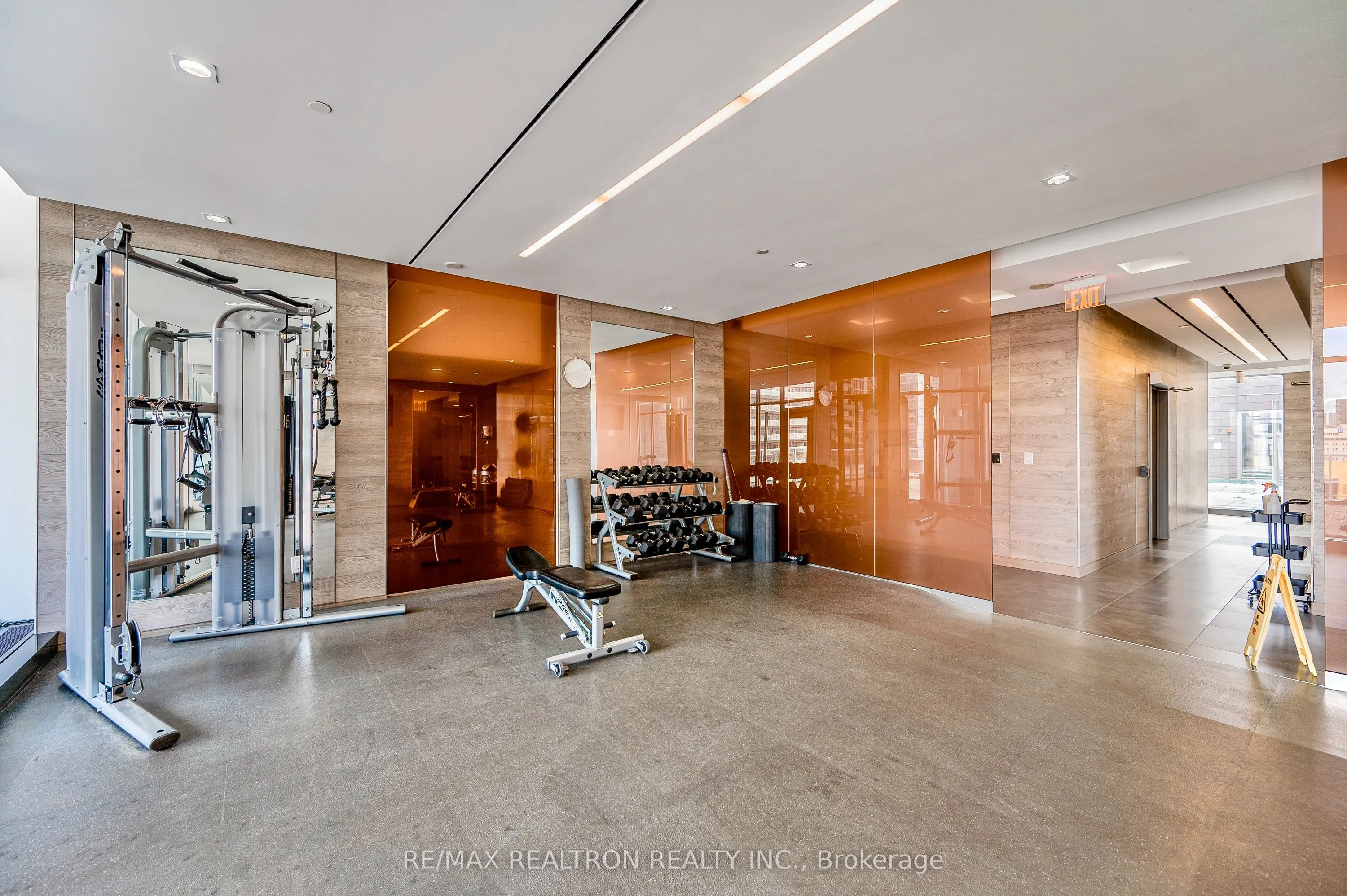 121 Mcmahon Drive, #2106