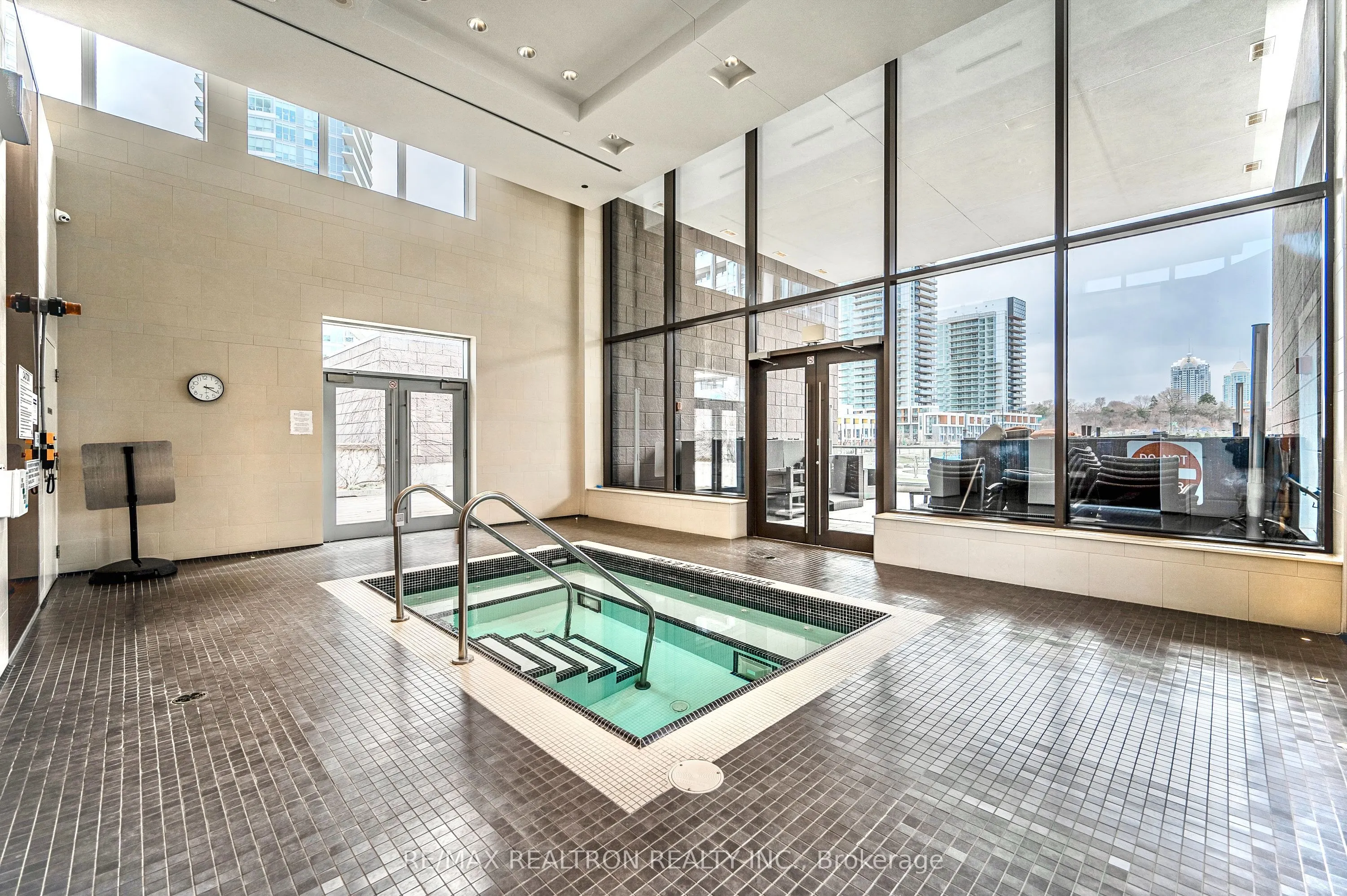 121 Mcmahon Drive, #2106