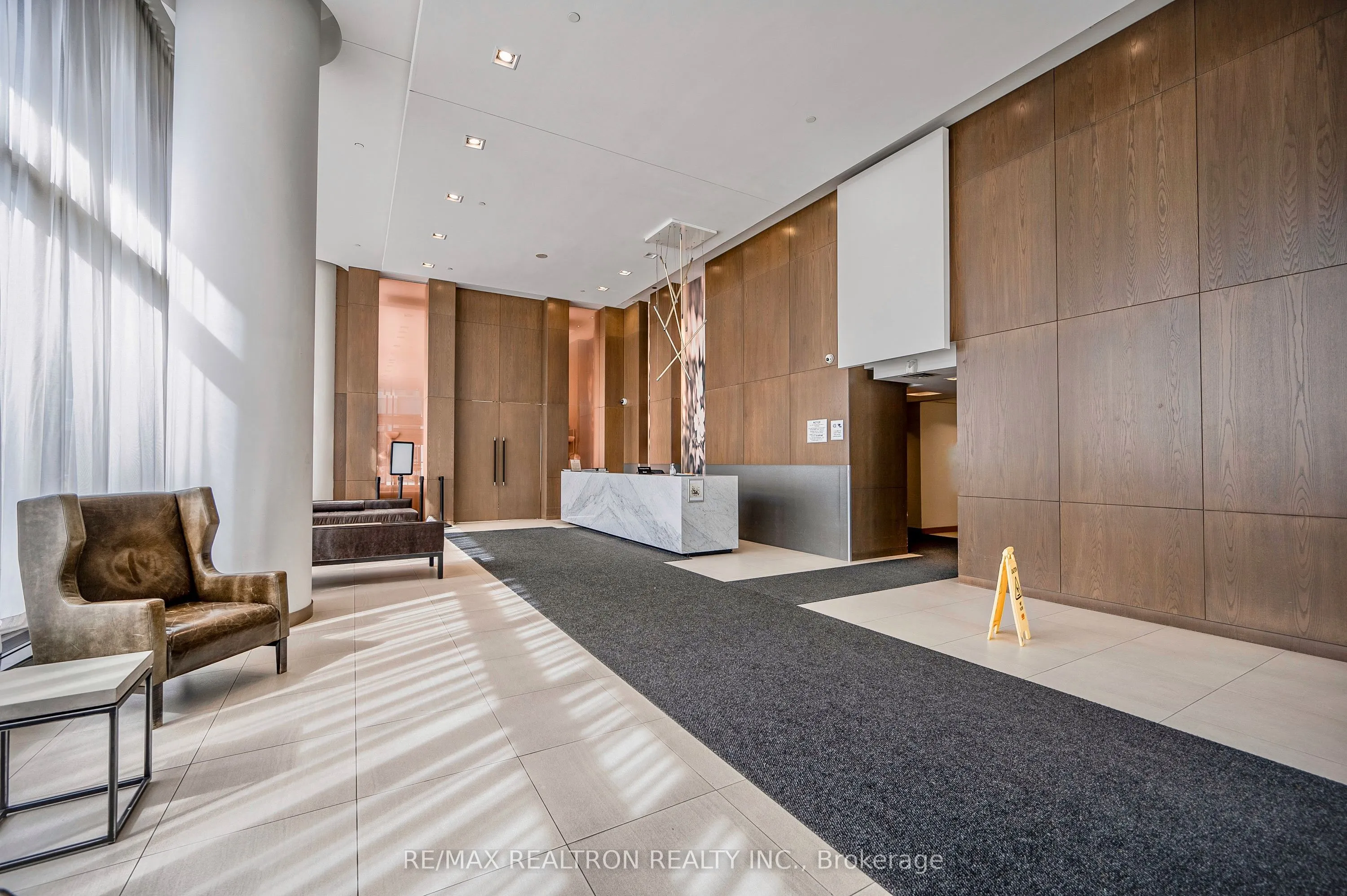 121 Mcmahon Drive, #2106