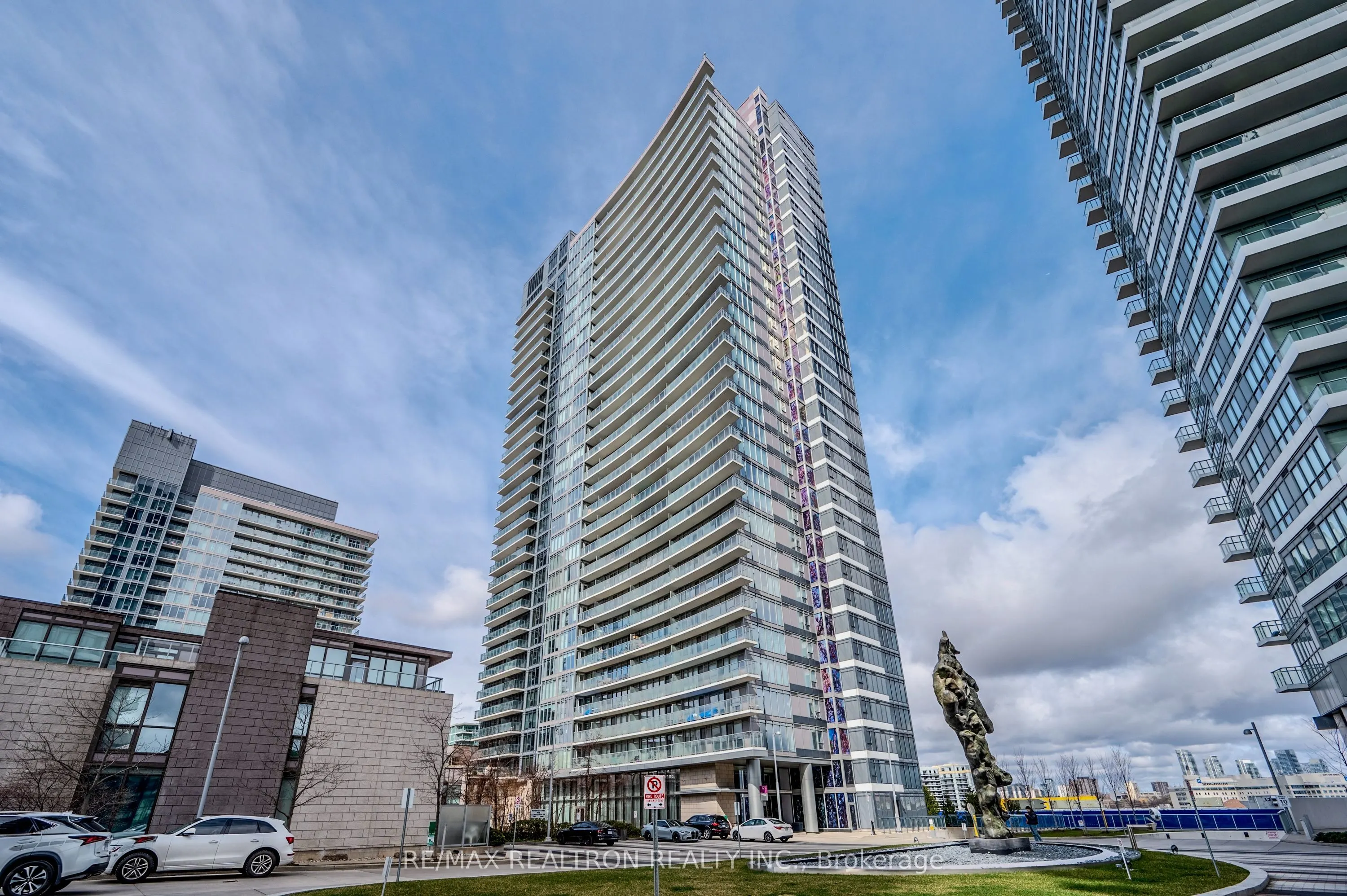 121 Mcmahon Drive, #2106