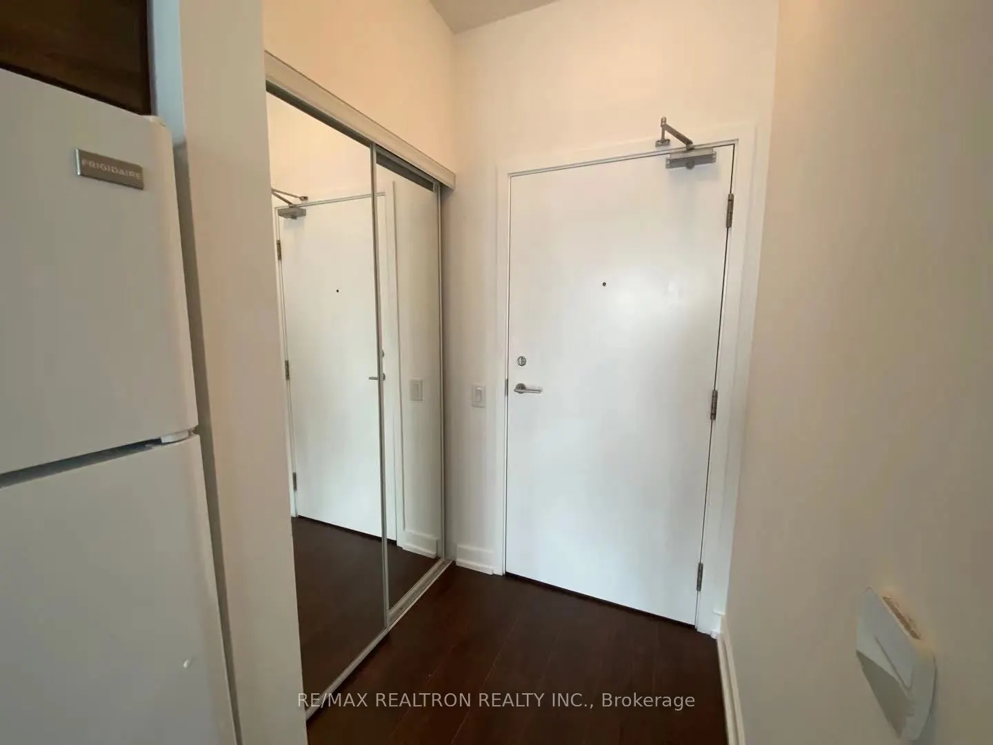 121 Mcmahon Drive, #2106