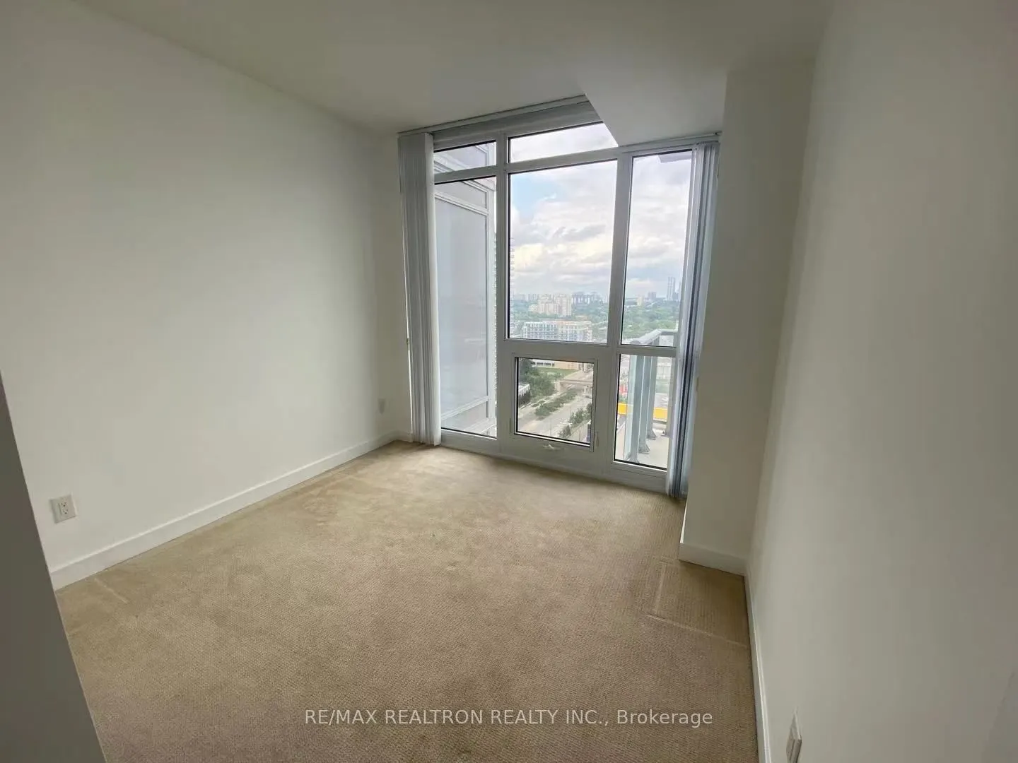 121 Mcmahon Drive, #2106