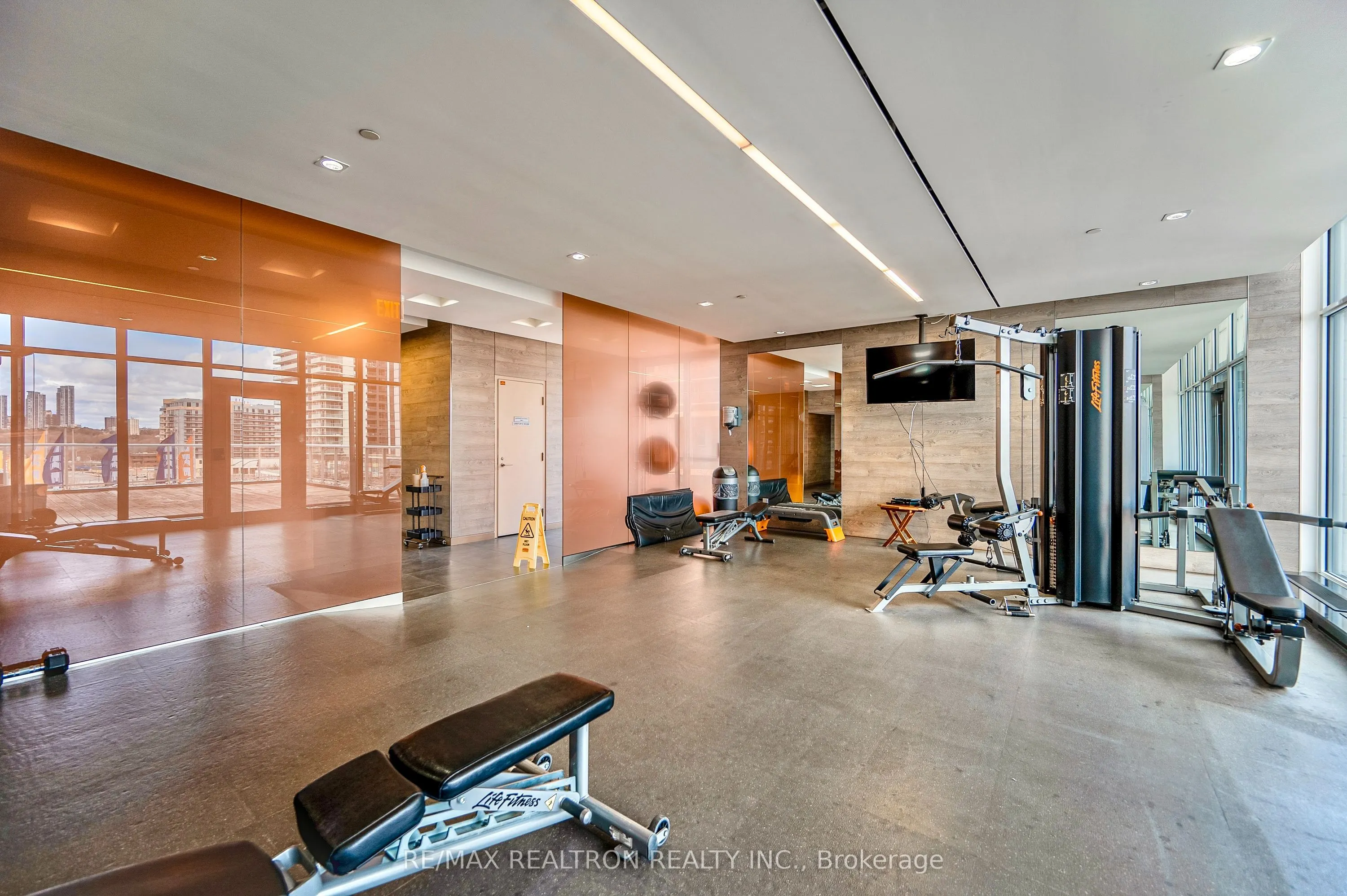 121 Mcmahon Drive, #2106