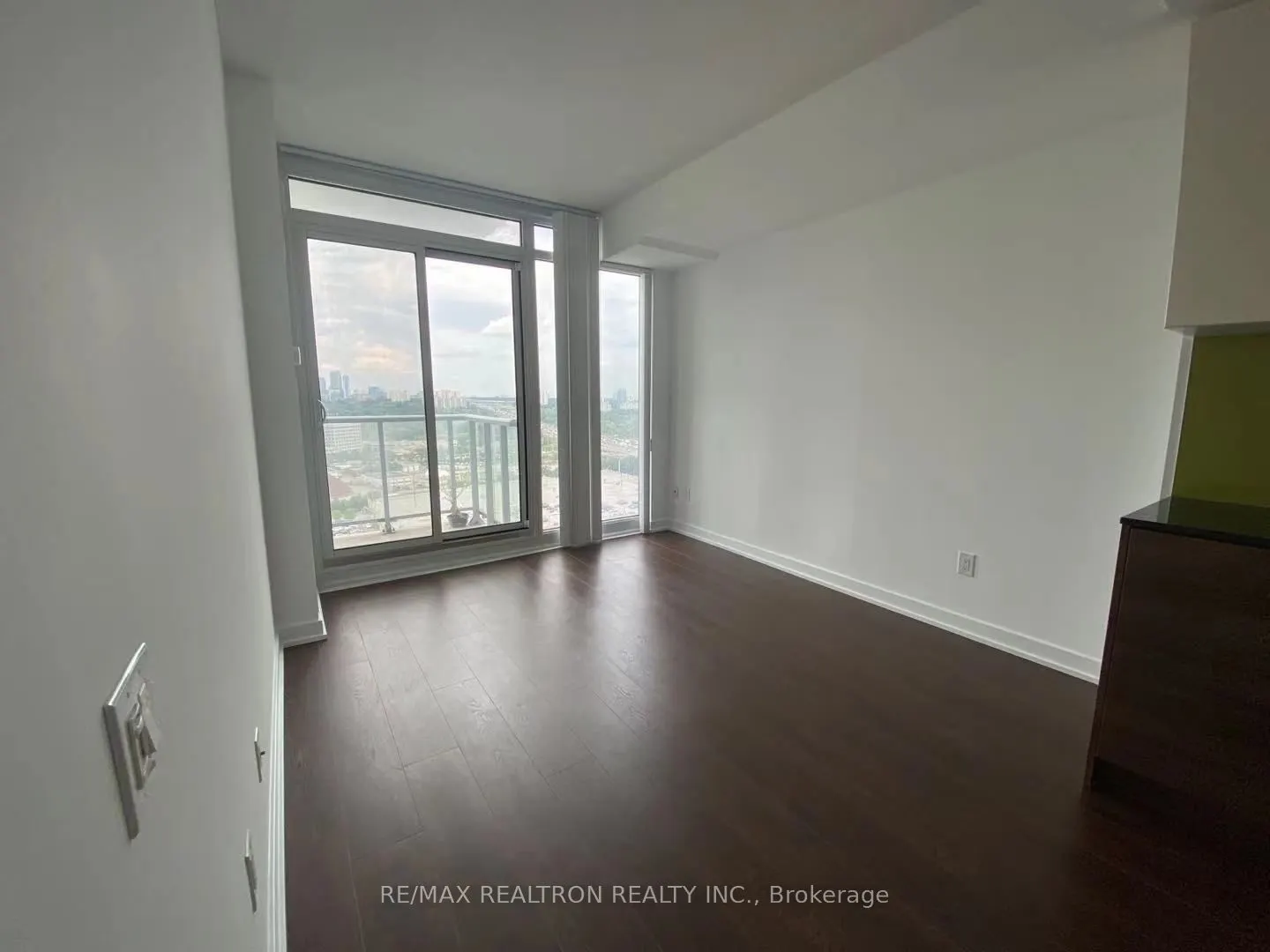121 Mcmahon Drive, #2106