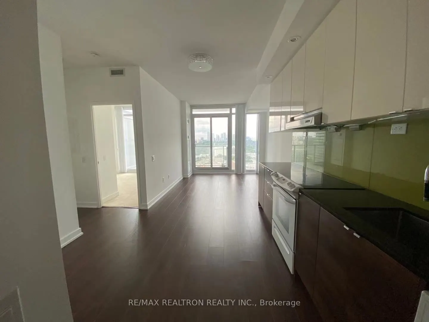 121 Mcmahon Drive, #2106