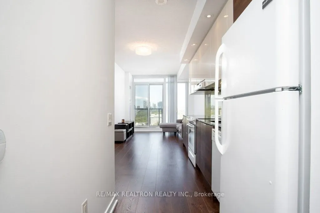 121 Mcmahon Drive, #2106