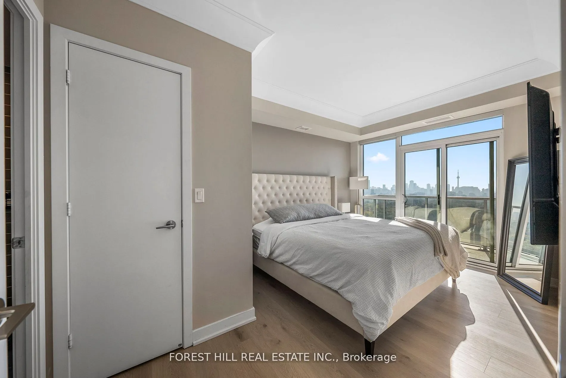 501 St Clair Avenue W, #1907