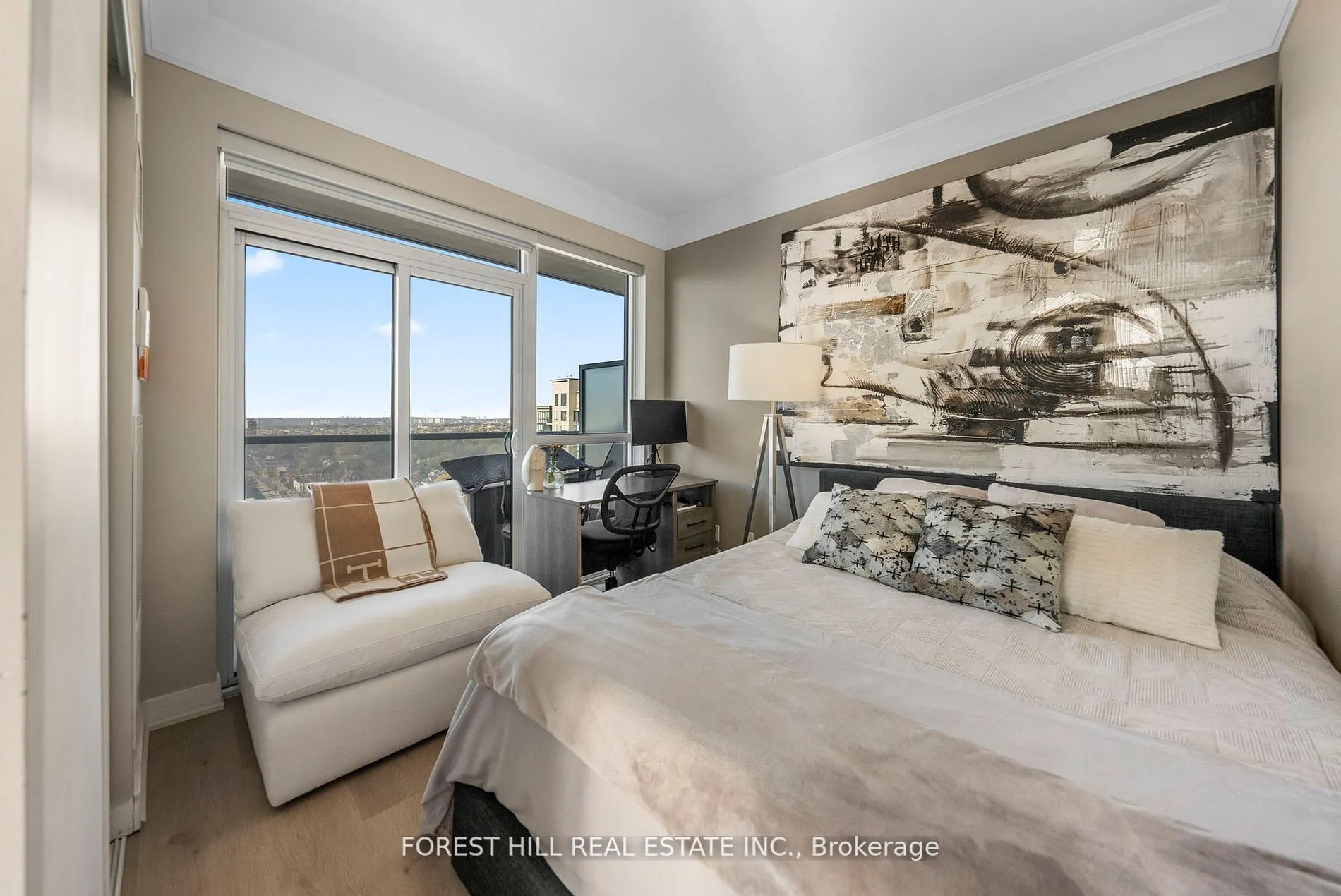 501 St Clair Avenue W, #1907